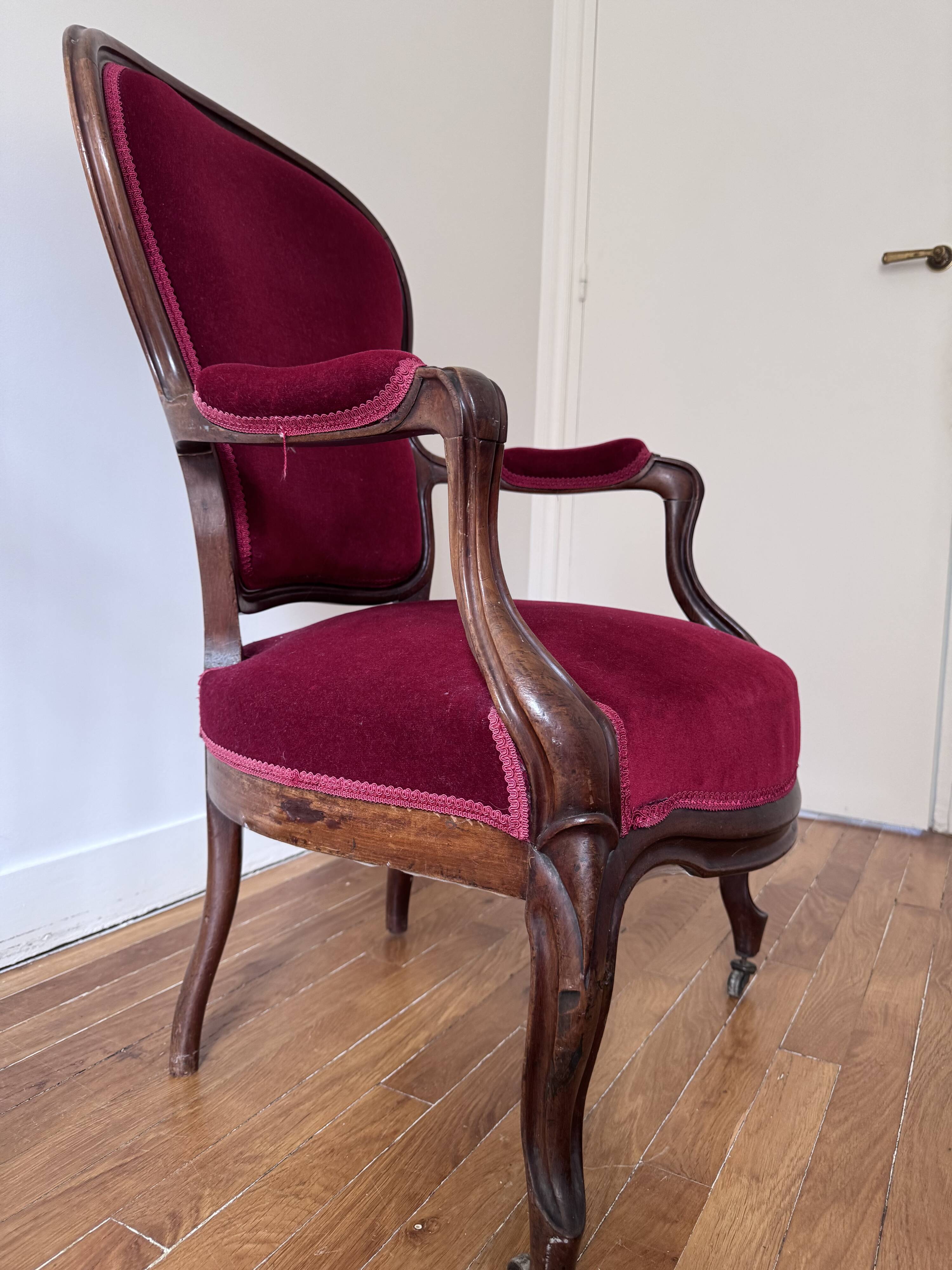 Fauteuil ancien voltaire velour rouge