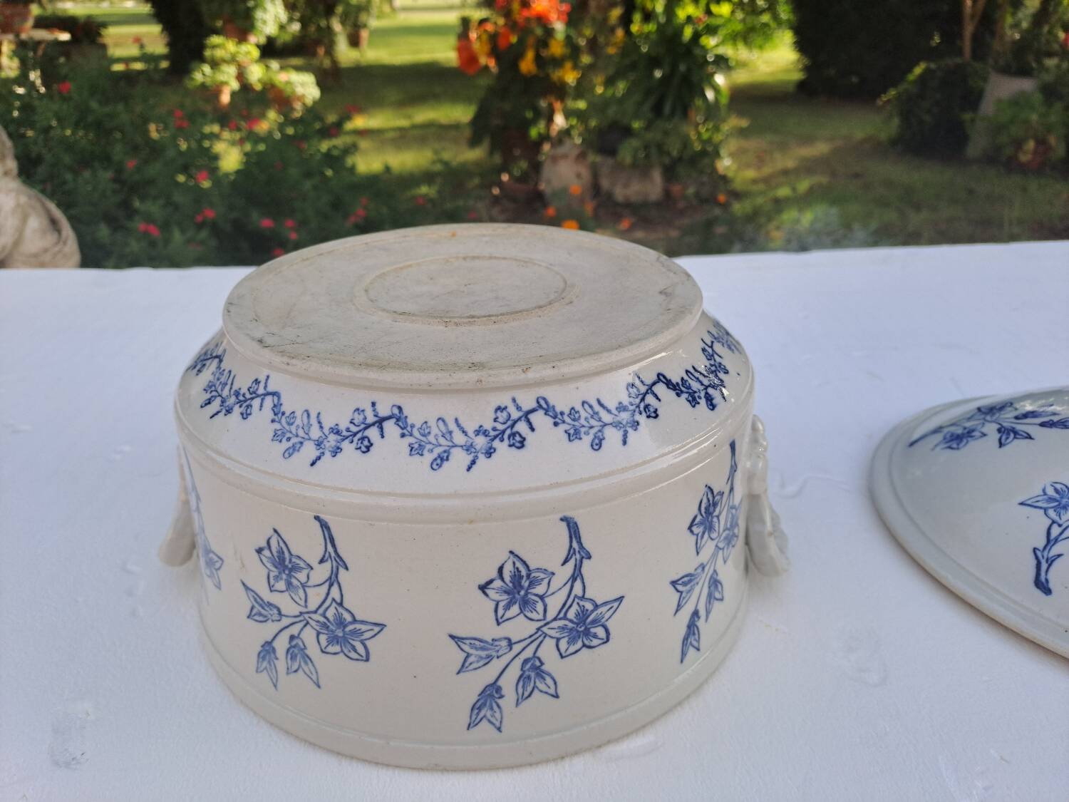 St Uze tureen