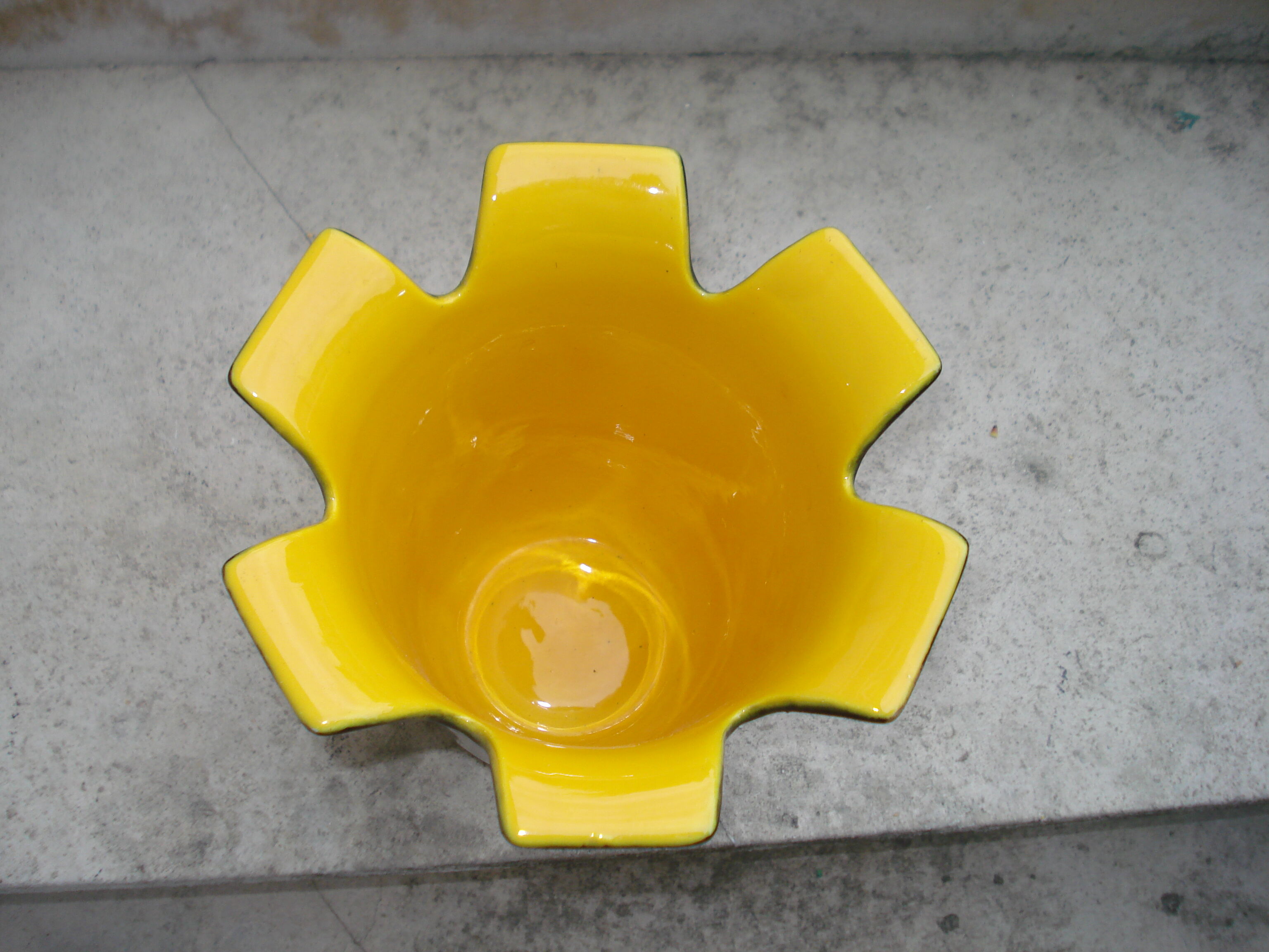 Saint-Clément black and yellow "petals" vase by b. létalle - 1950 vintage