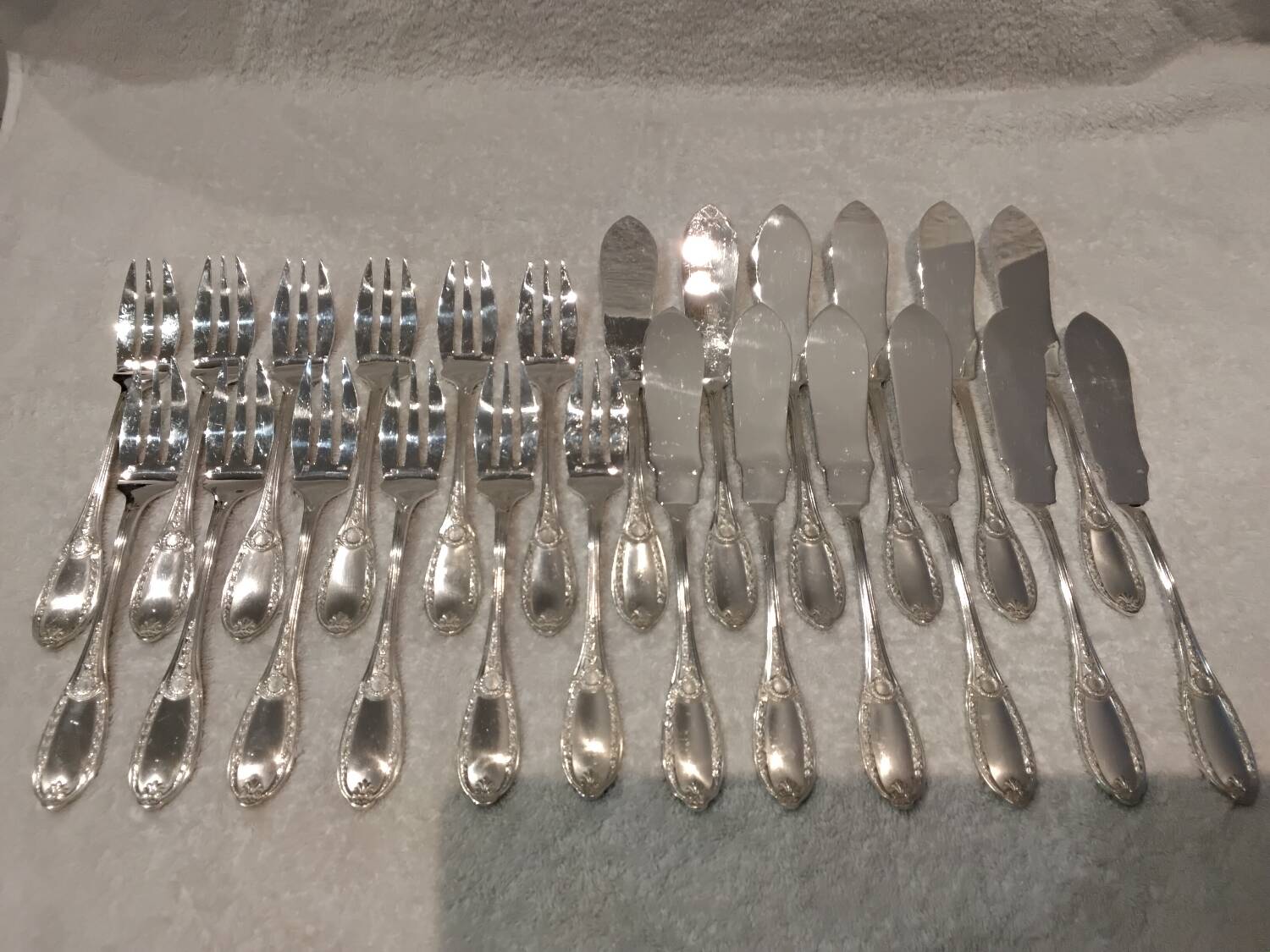 12 forks and 12 fish knives, silver-plated metal, Apollo Empire