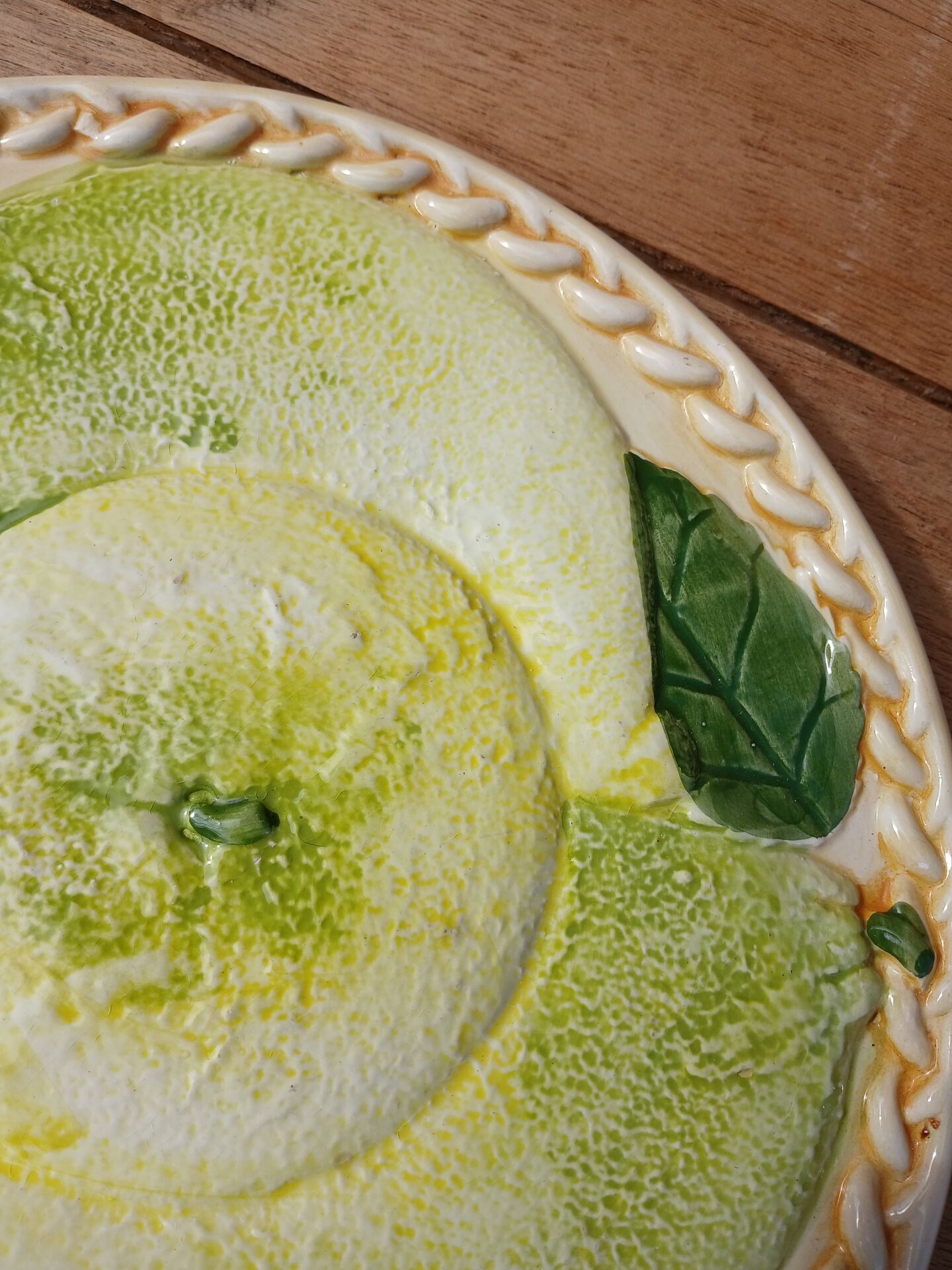 2 plats à tarte en barbotine