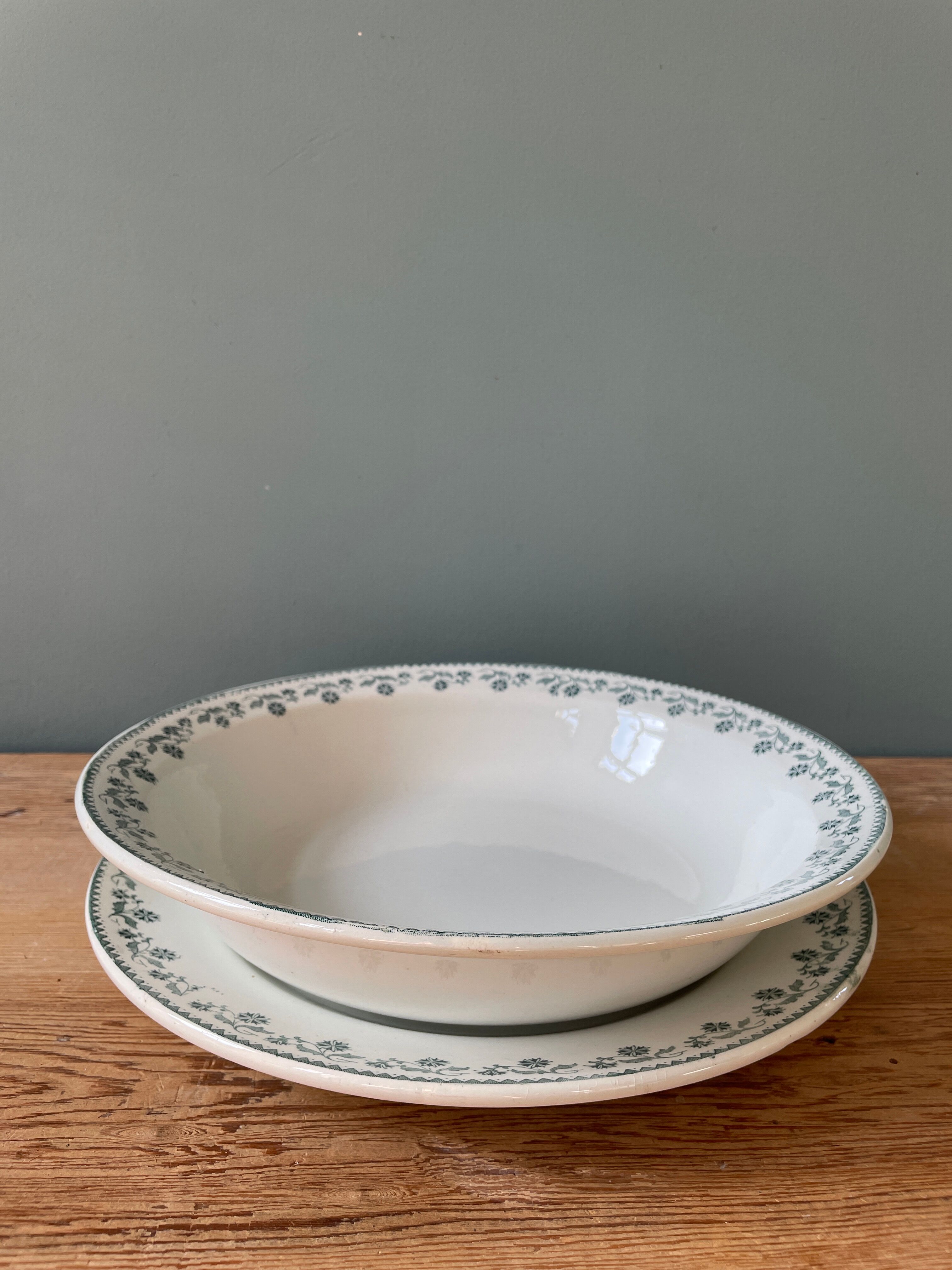 Set of 2 old dishes Moulin des Loups and Hamage, model "Georgette"