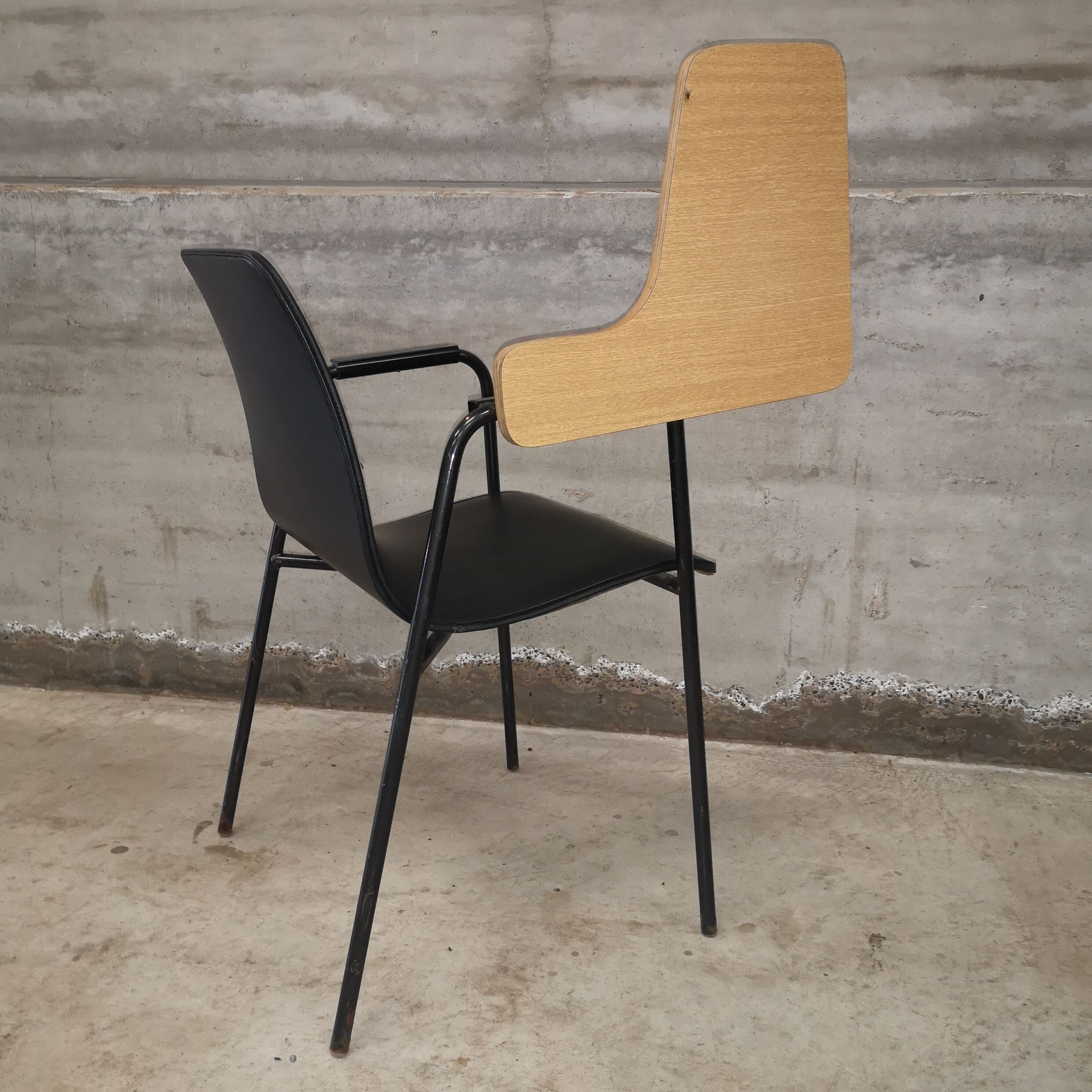 Chaise d'école vintage 1950 à tablette écritoire – Style Prouvé / Hitier