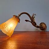 Art Deco wall light in gilt bronze and satin glass, 1920s