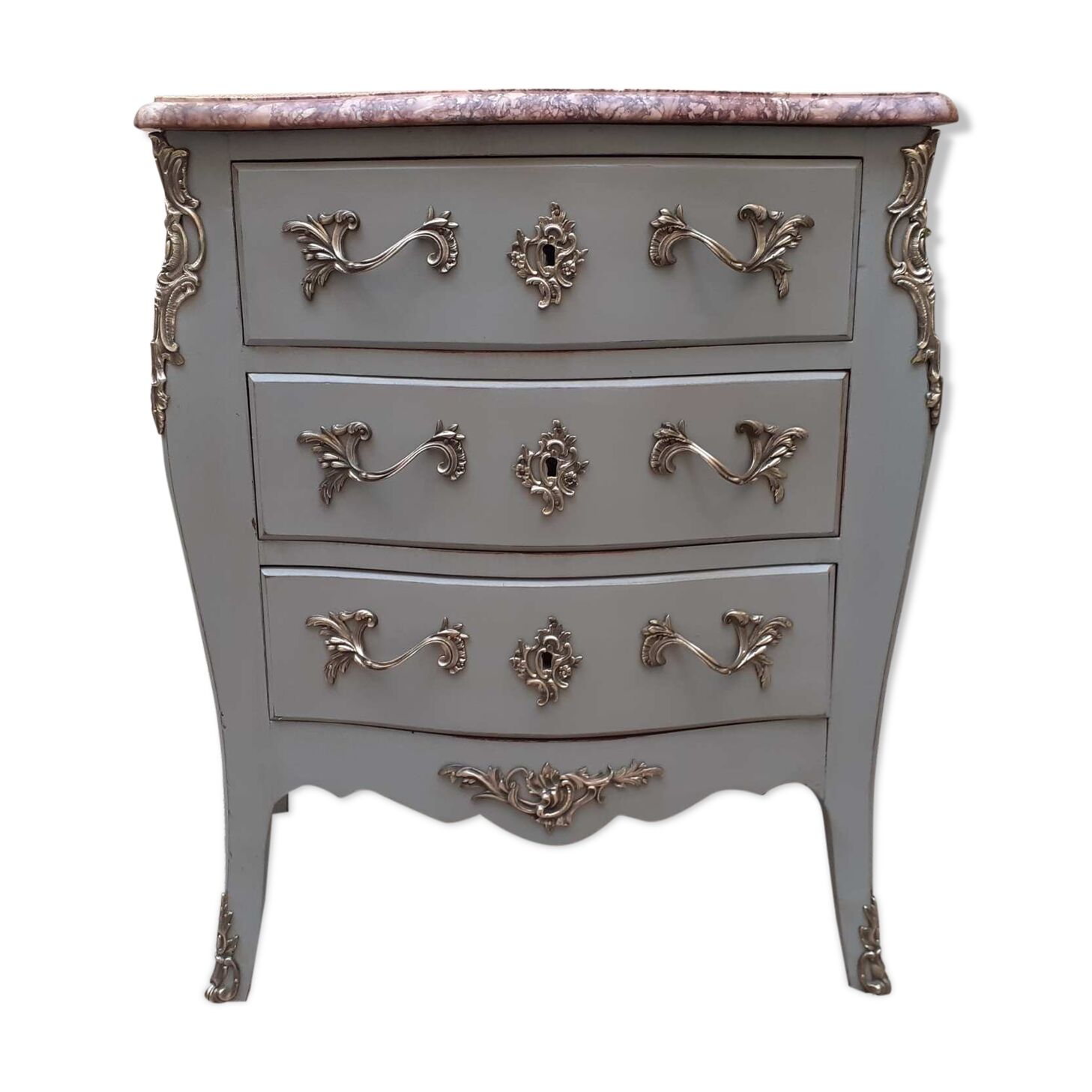 Commode de style Louis XV, peinte