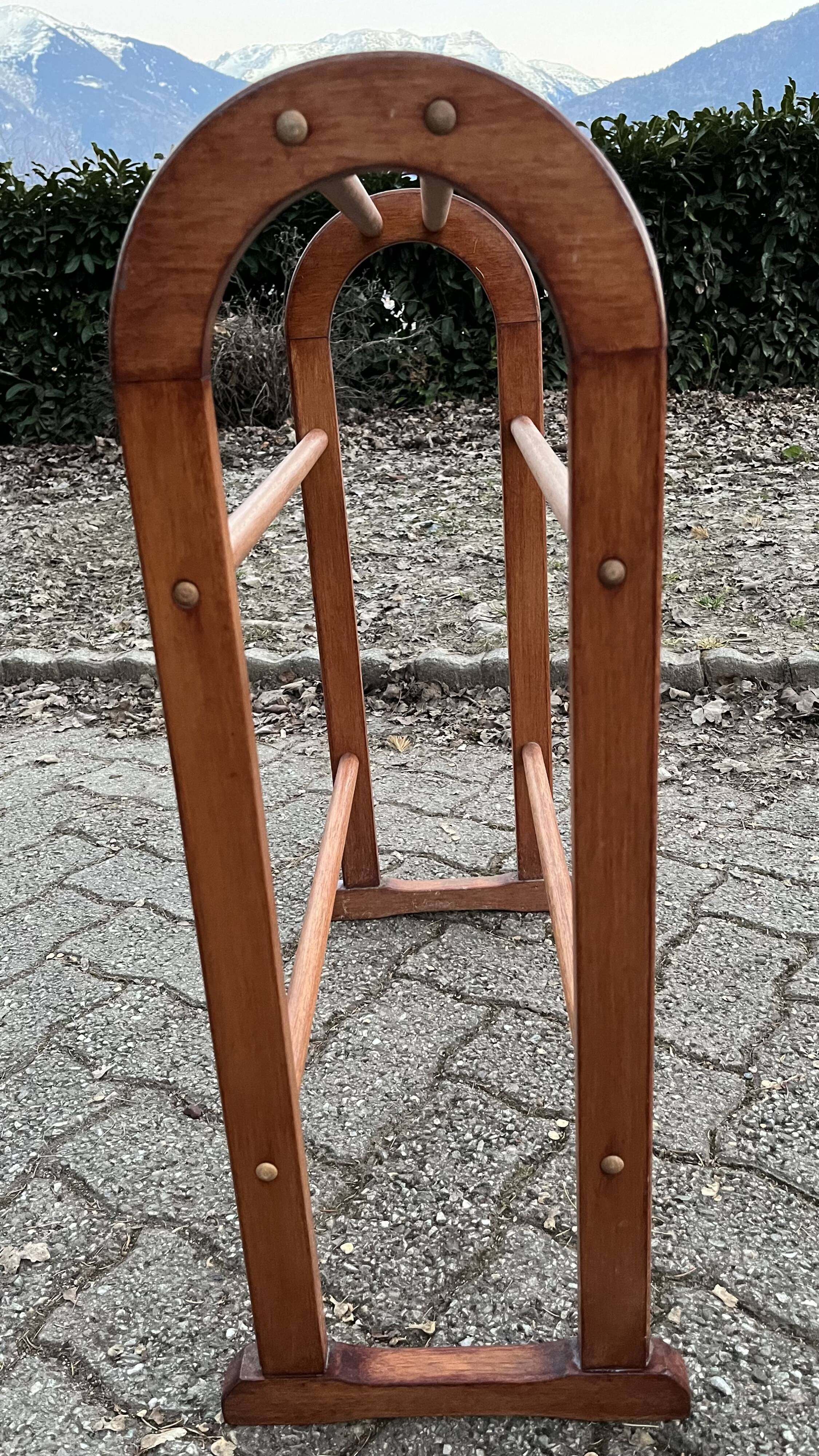 Vintage valet