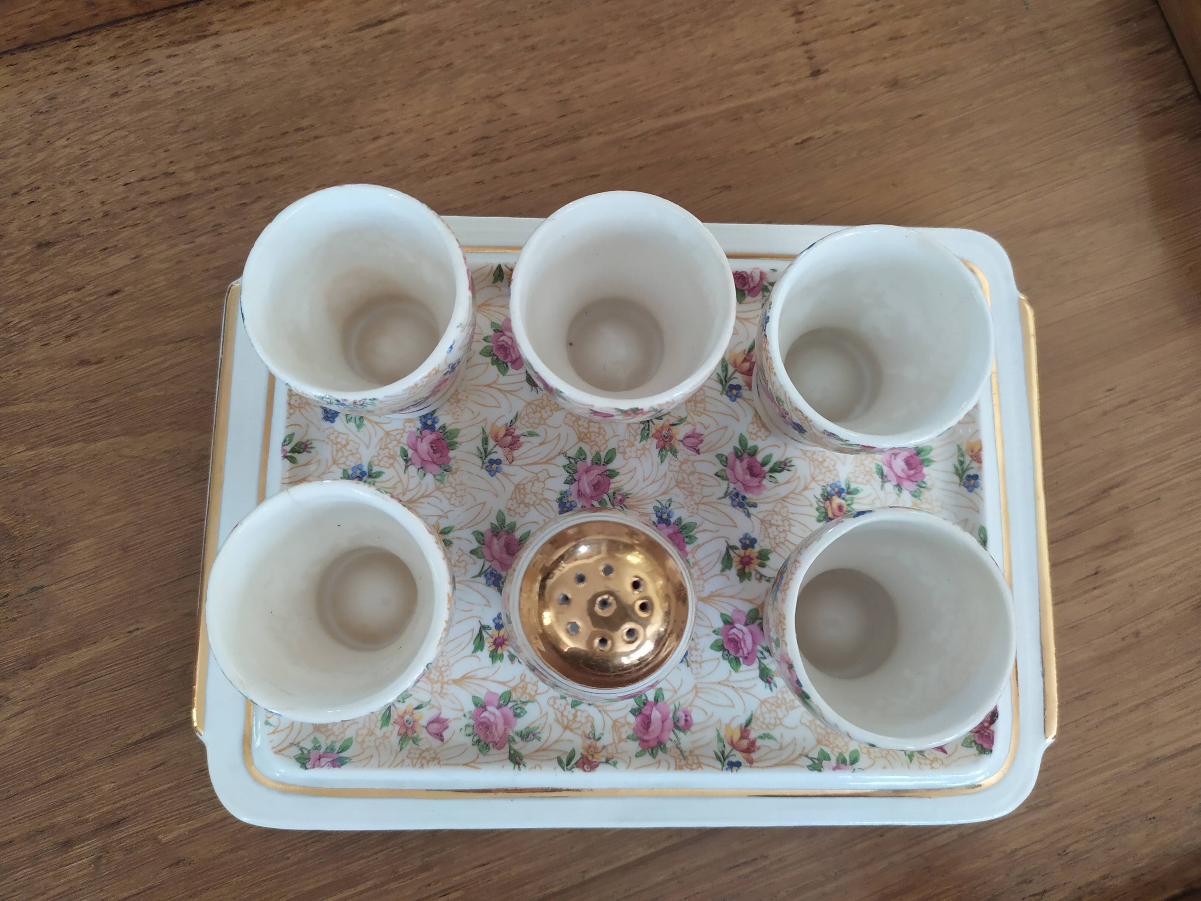 Egg cup set
