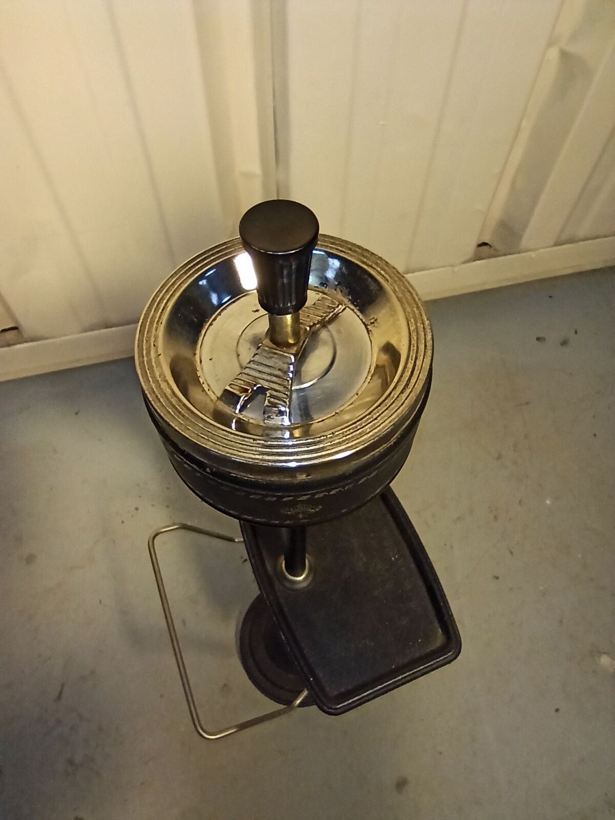 Magazine holders documents on foot ashtray