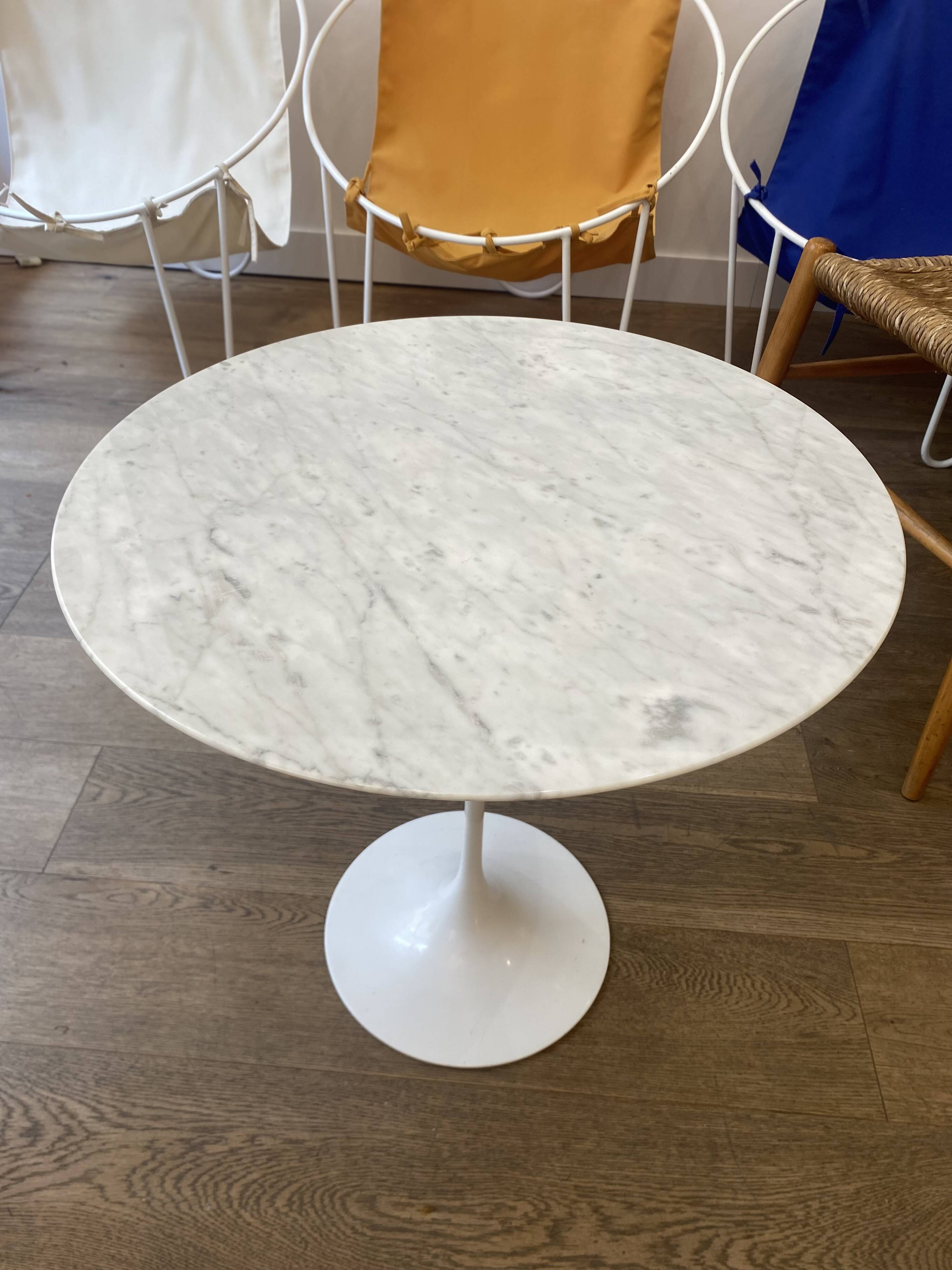 Guéridon « tulipe » - marbre statuarietto - eero saarinen, pour knoll