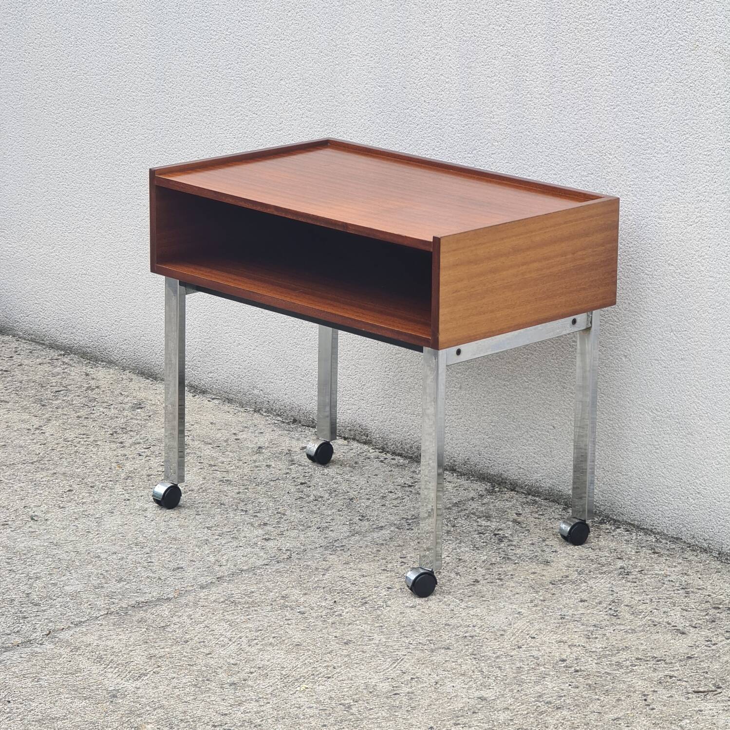 Meuble Hi-fi, desserte, d'appoint sur roulettes, teck vintage 1960