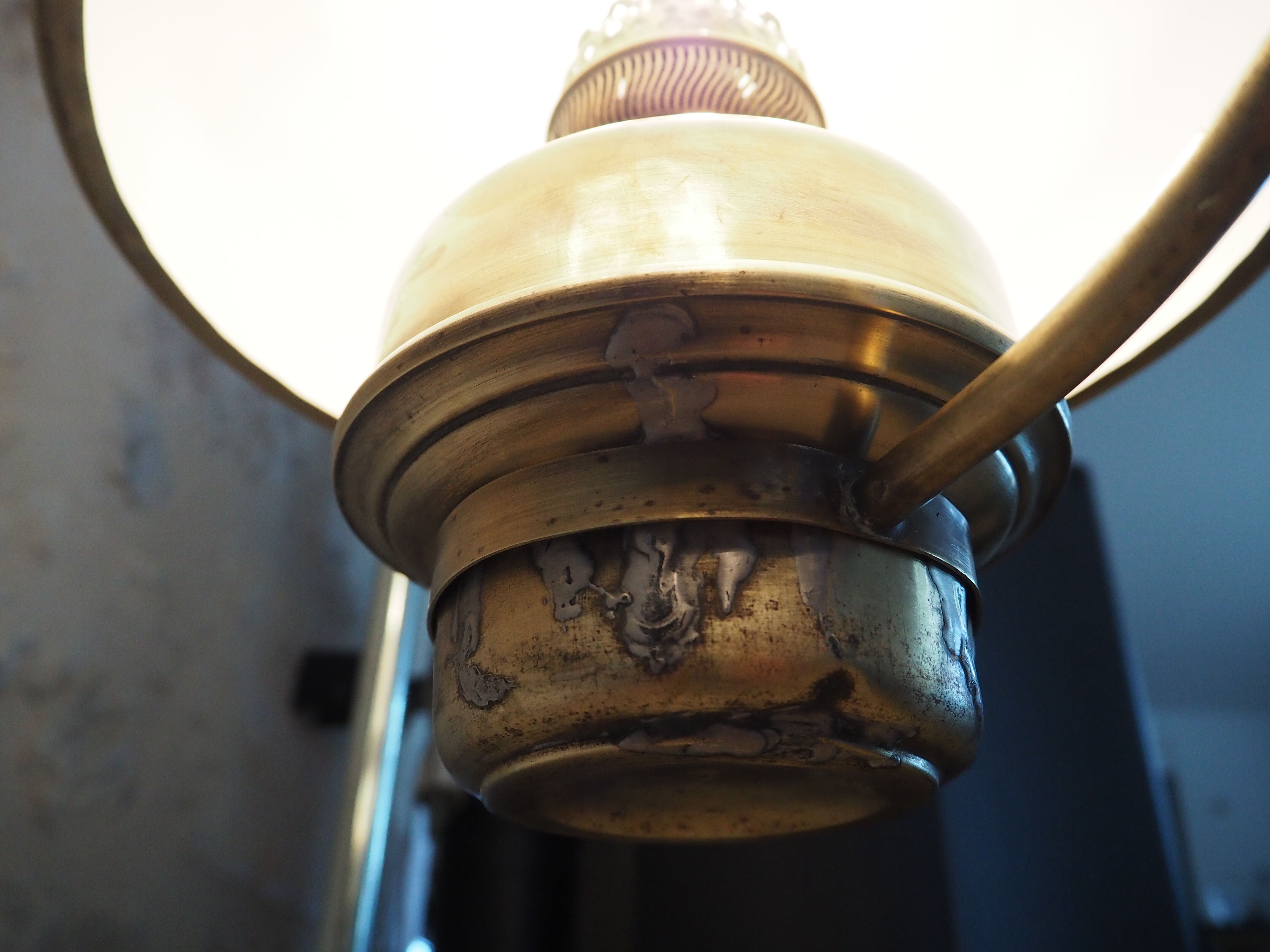 Old suspension in opaline and brass