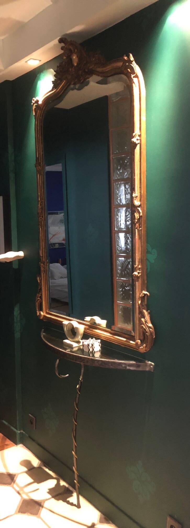 Console design in brushed steel and glass