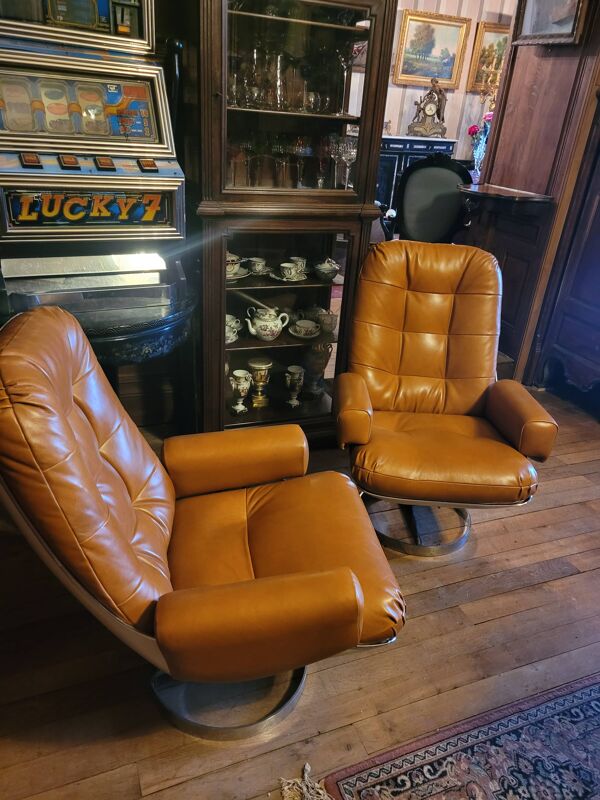 Paire de fauteuils années 70