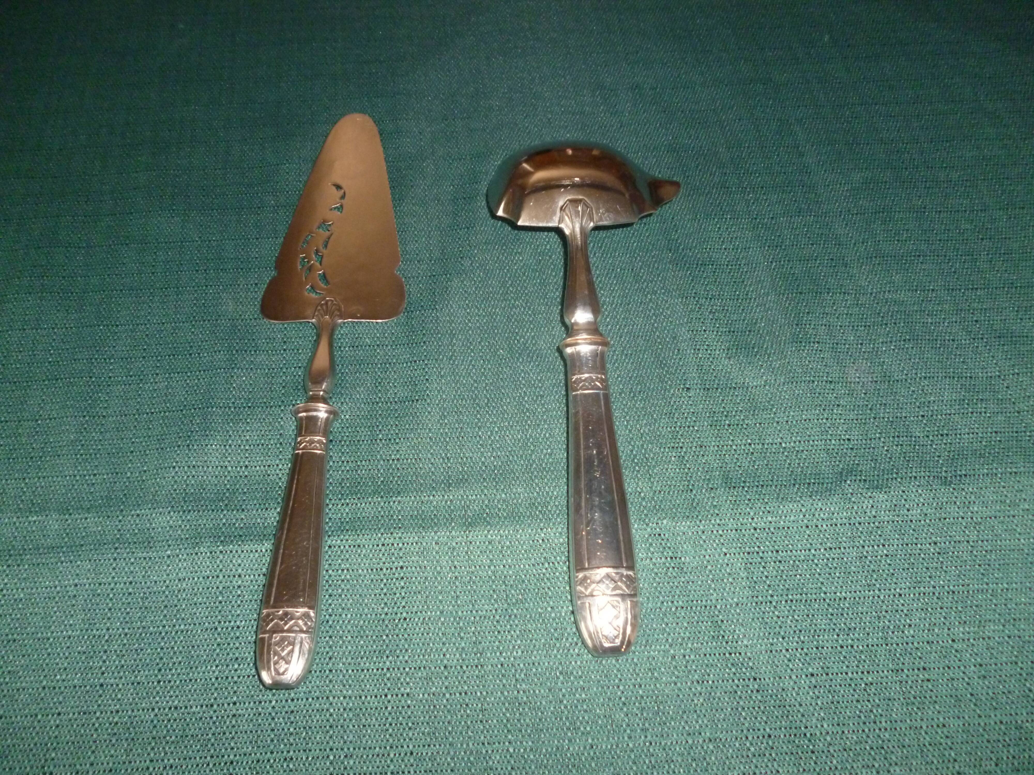 Dessert cutlery in silver plated metal
