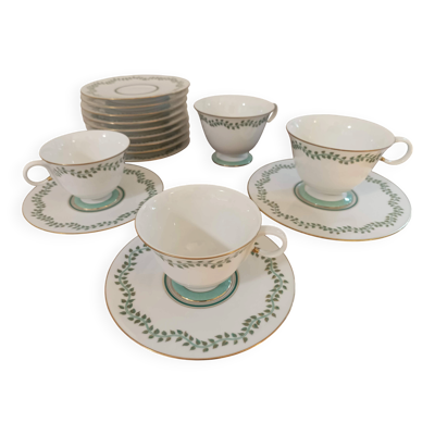 2 tasses à café , 2 tasses à thé et soucoupes