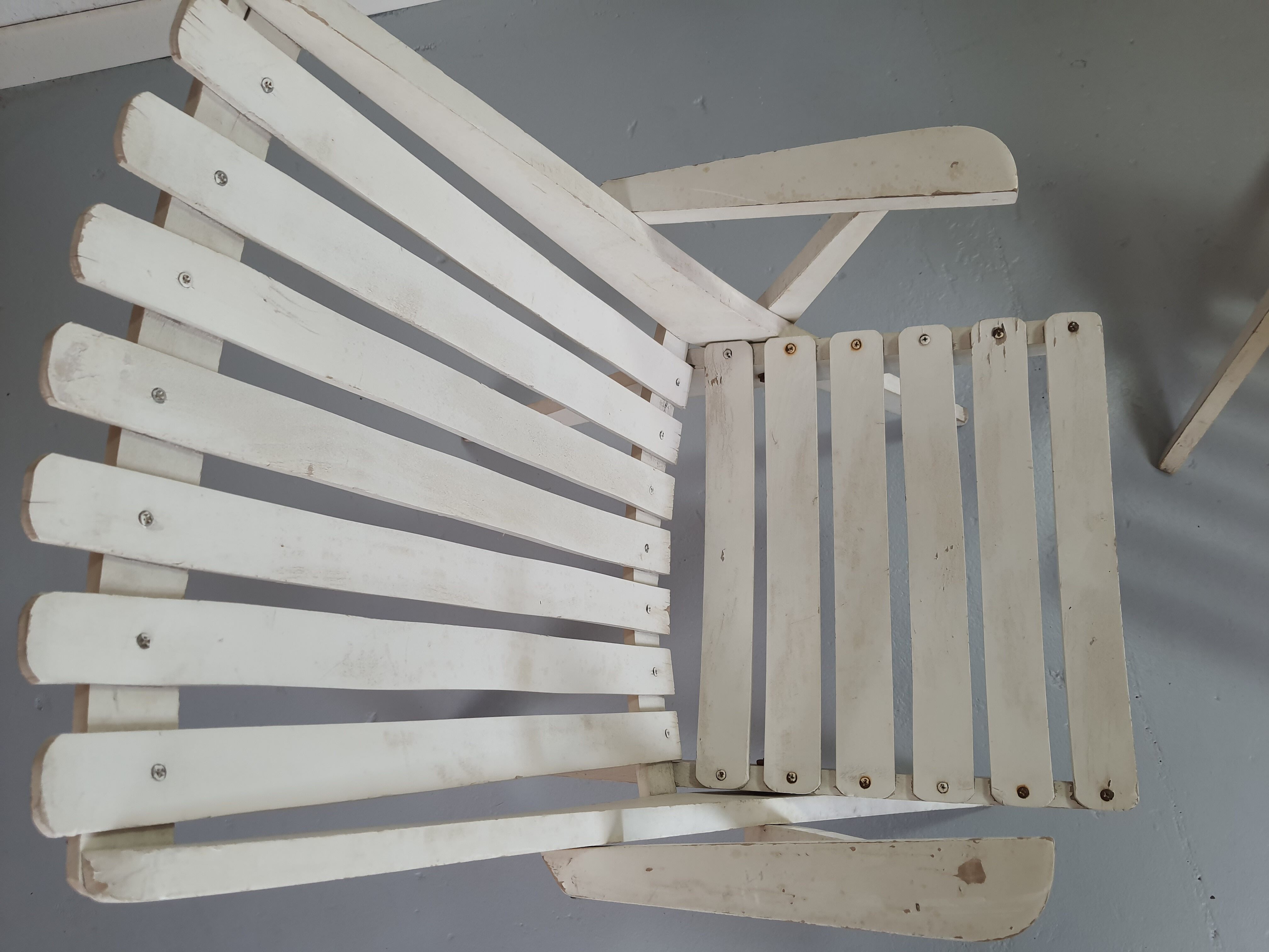 Lot 5 garden armchairs in vintage white wood