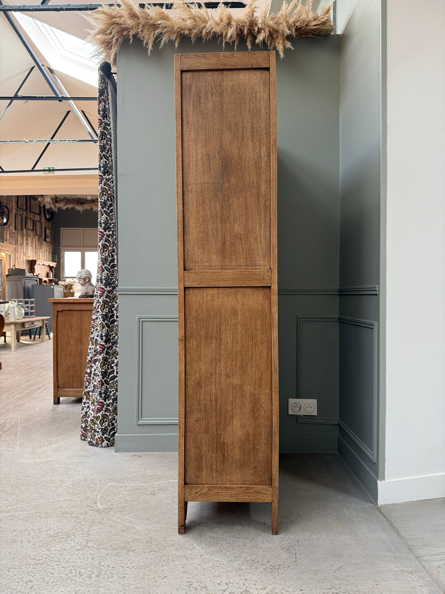Parisian Art Deco display cabinet in oak (renovated)