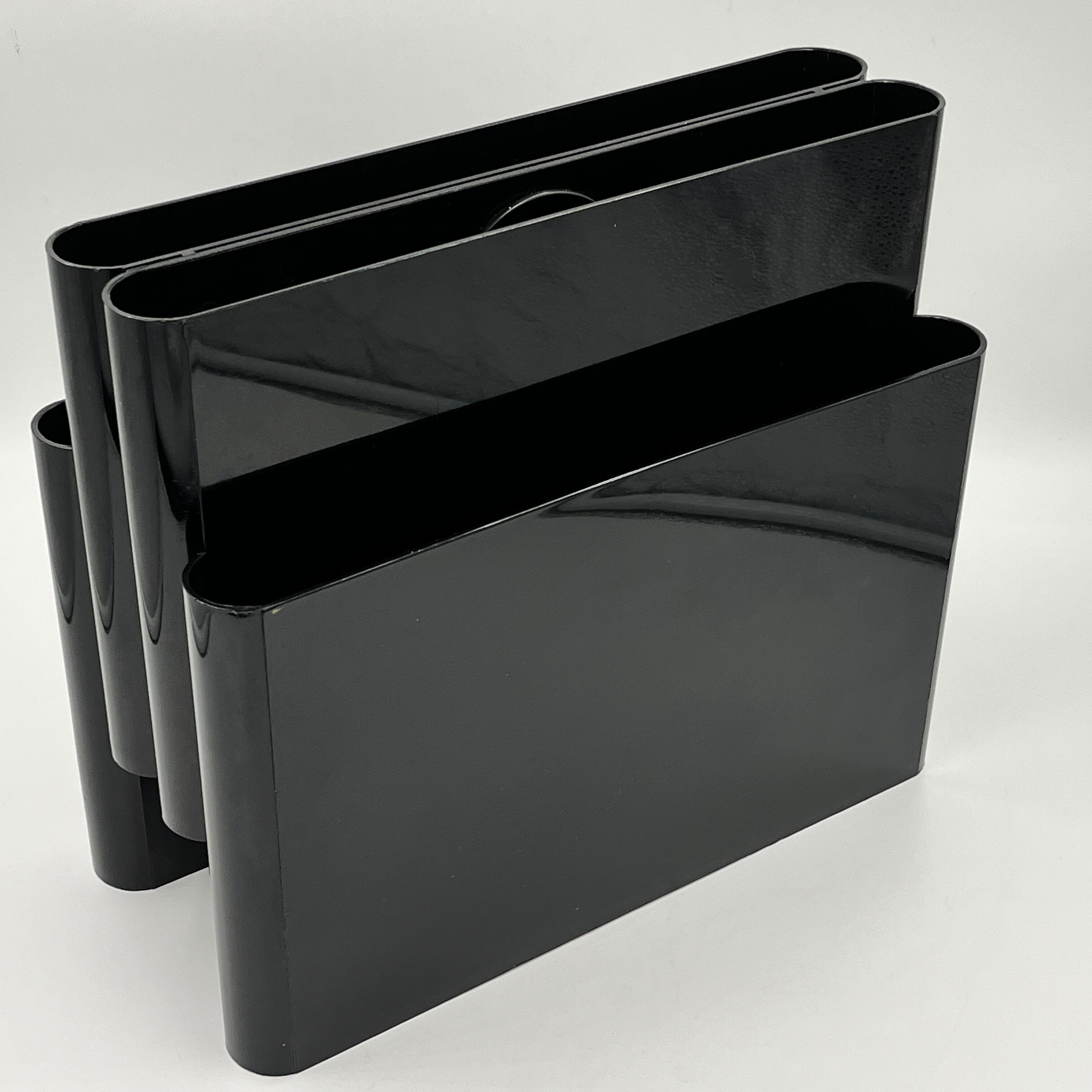 Kartell magazine holder model 4676 by Giotto Stoppino