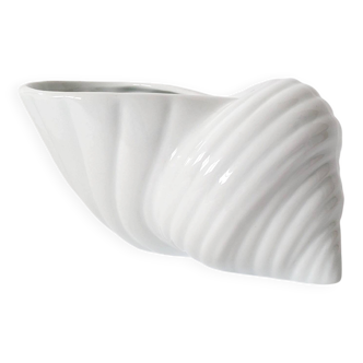 Shell-shaped porcelain catchall, Royal KPM Bavaria from the 1970s.