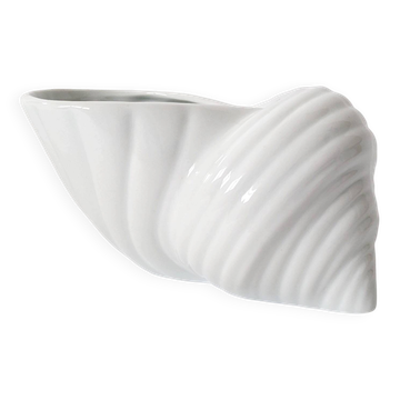 Shell-shaped porcelain catchall, Royal KPM Bavaria from the 1970s.