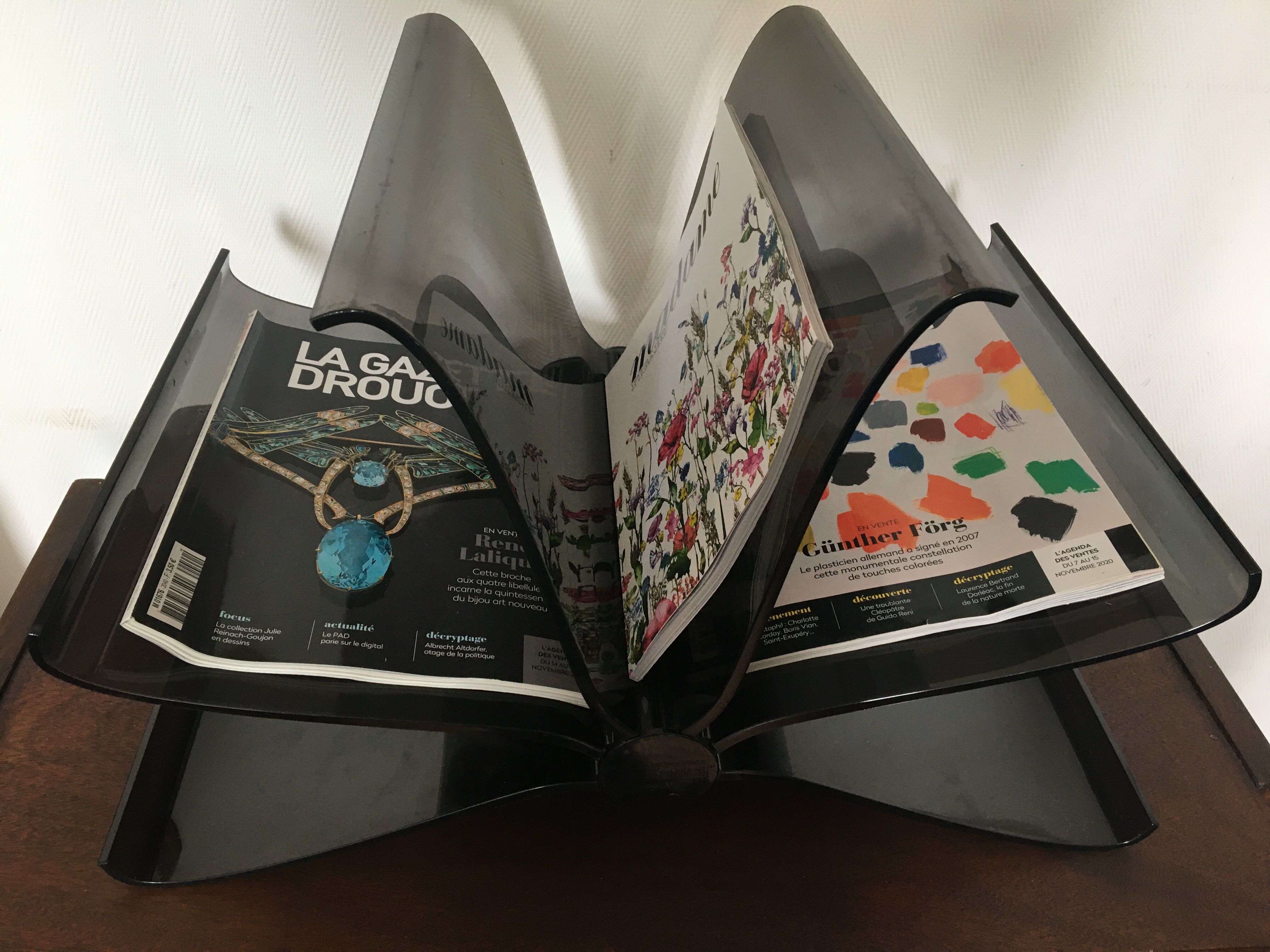 Kartell magazine holder