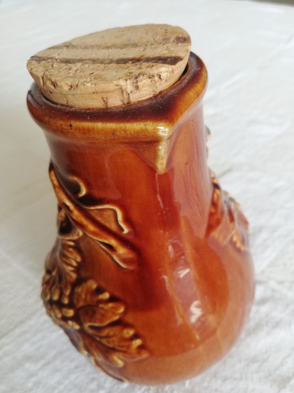 Wine pitcher grape bunch bornier Belgium with cork stopper