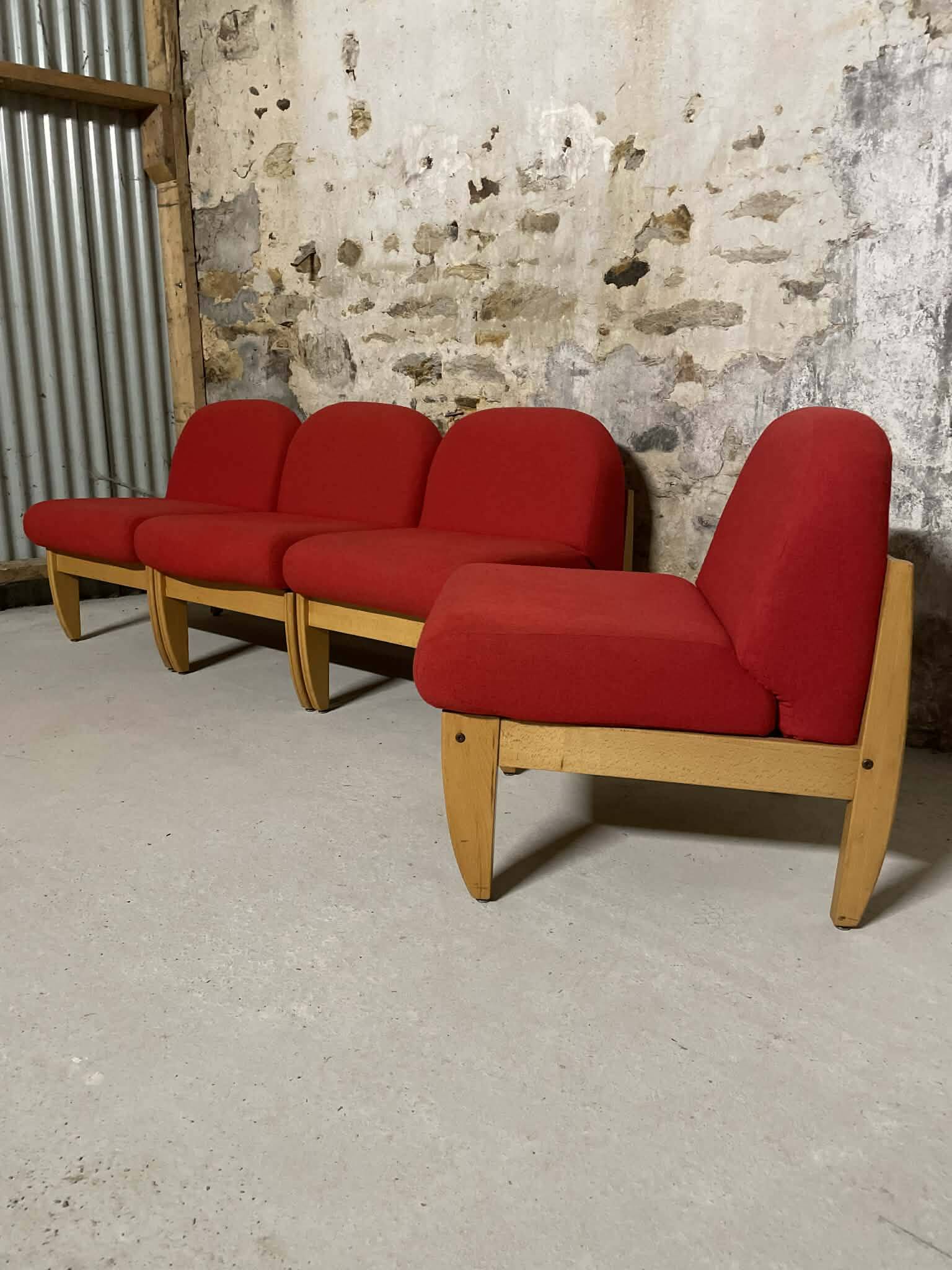 Chauffeuse vintage tissu rouge et bois clair