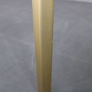 Table basse italienne des années 1970 avec finition en laiton et plateau en verre fumé