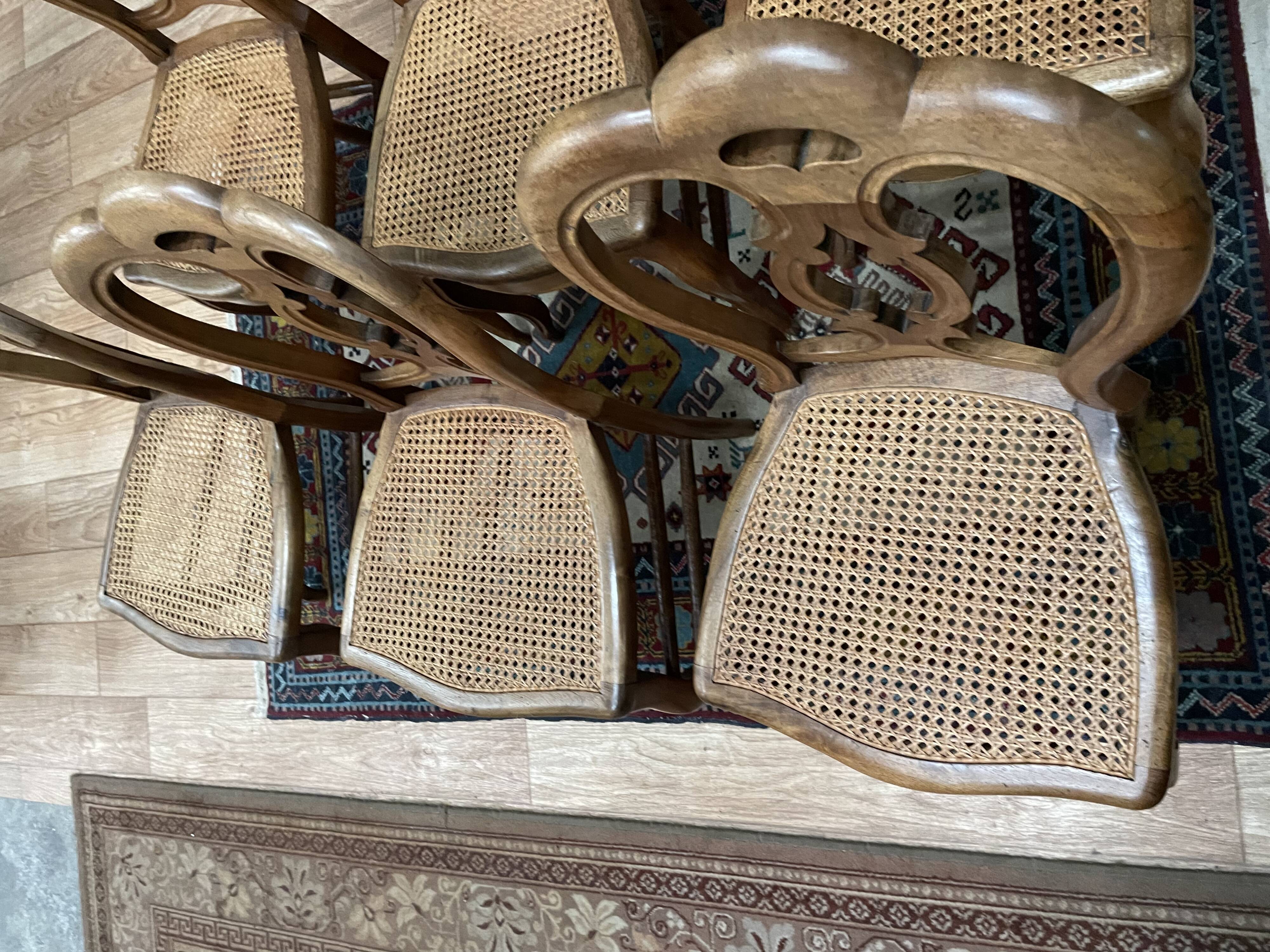 Suite de 6 chaises Louis Philippe en noyer et cannage