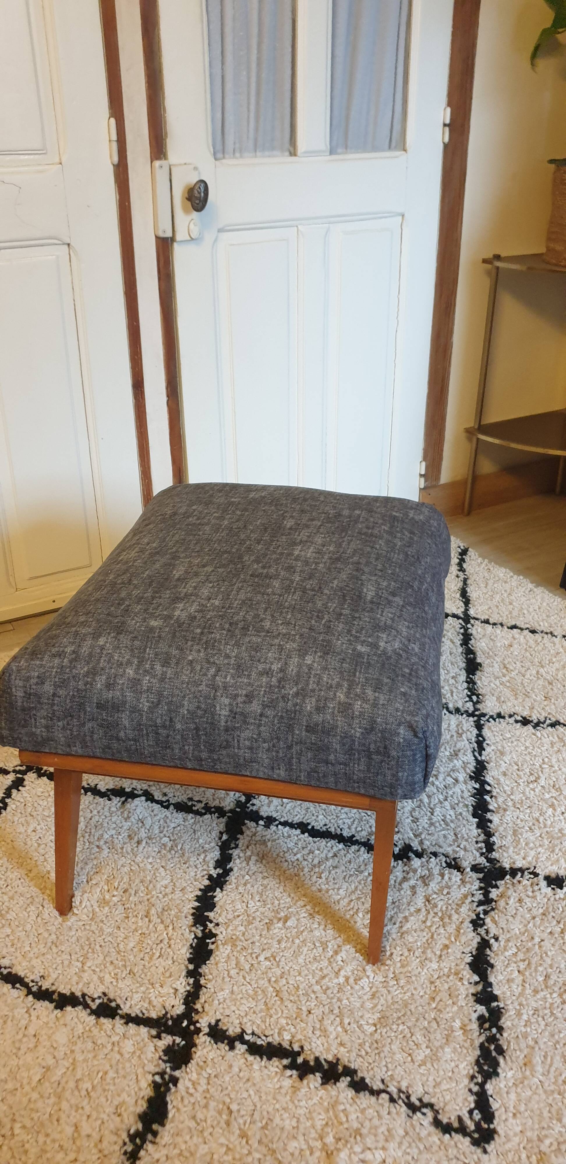 Gray compass foot pouf bench