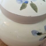 Ceramic pot and its lid