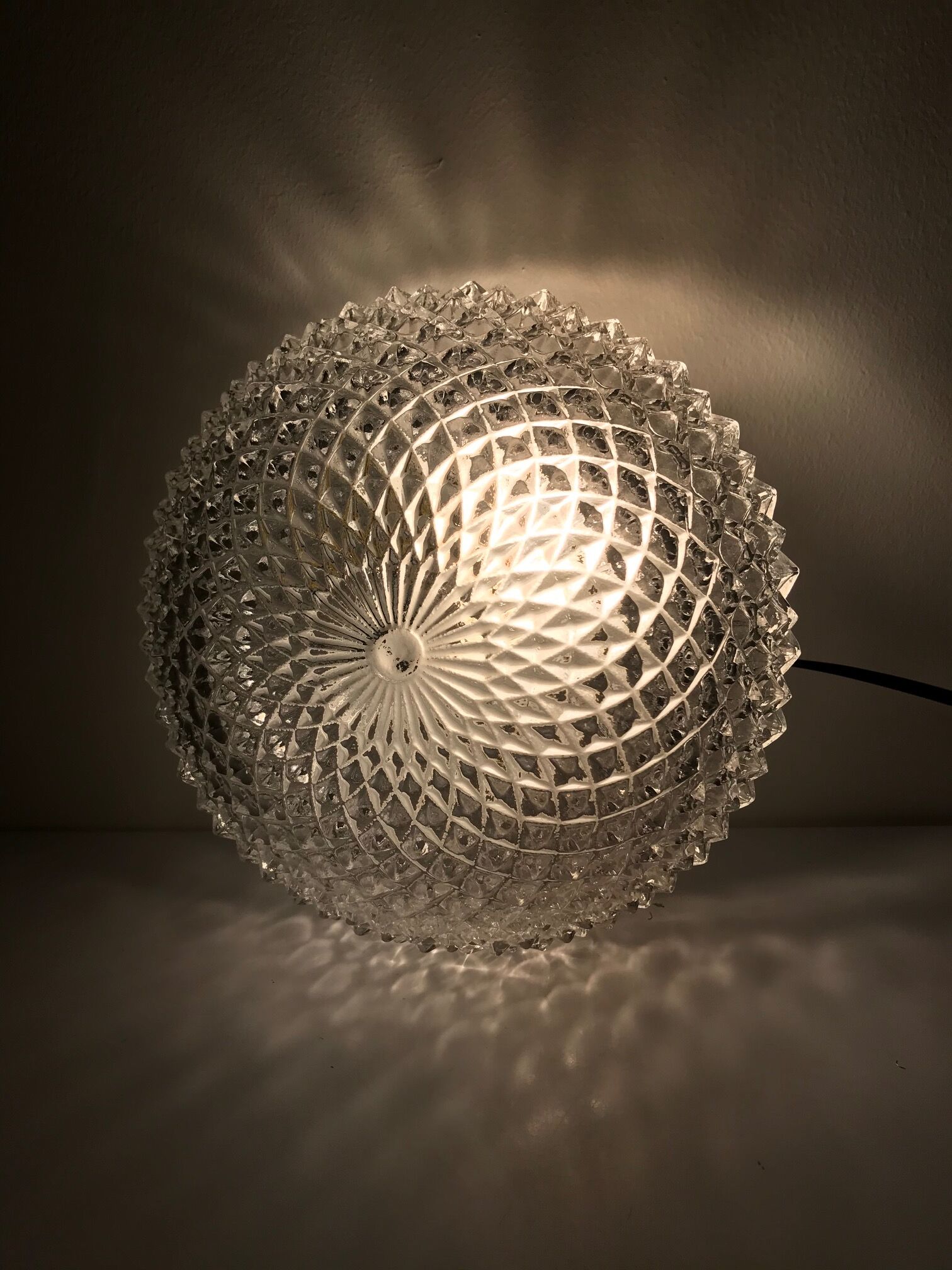 Round chiselled glass ceiling