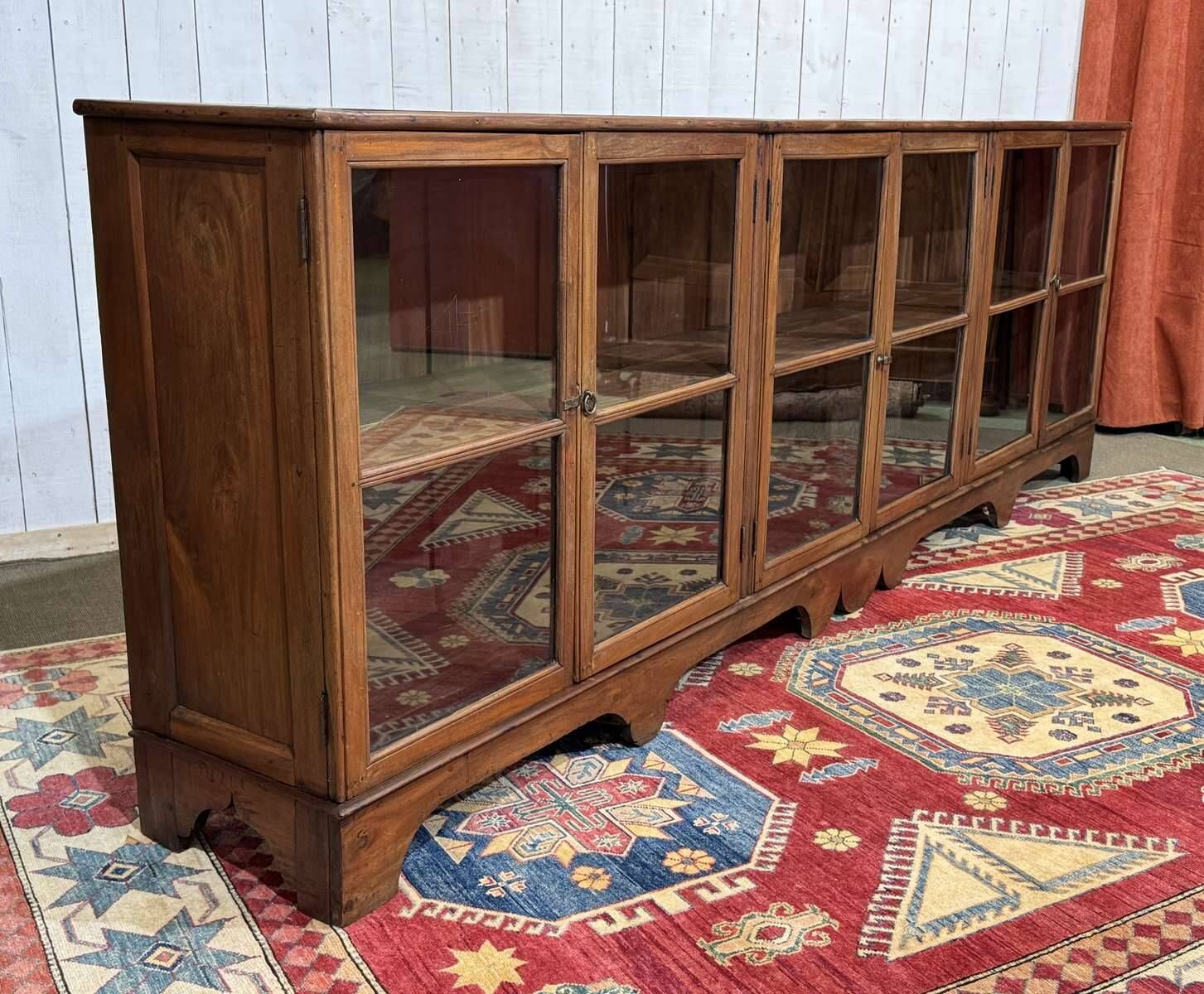 Enfilade with 6 original Indian mahogany doors from the 1950s.