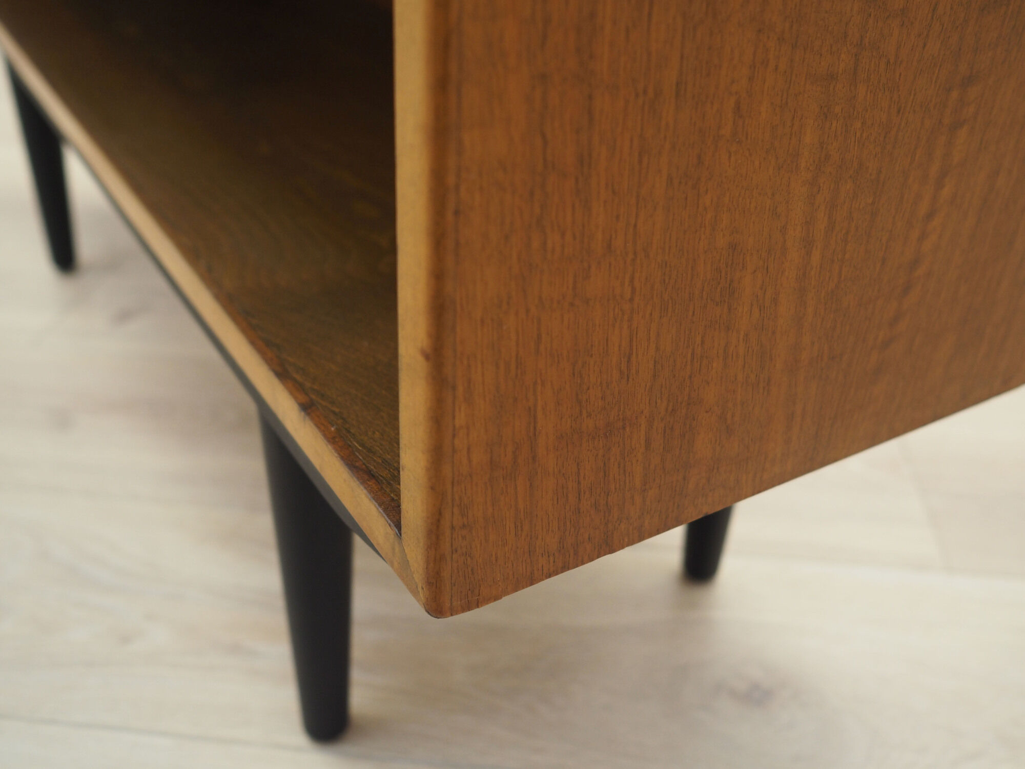 Walnut bookcase, Danish design, 1960s, designer: Børge Mogensen