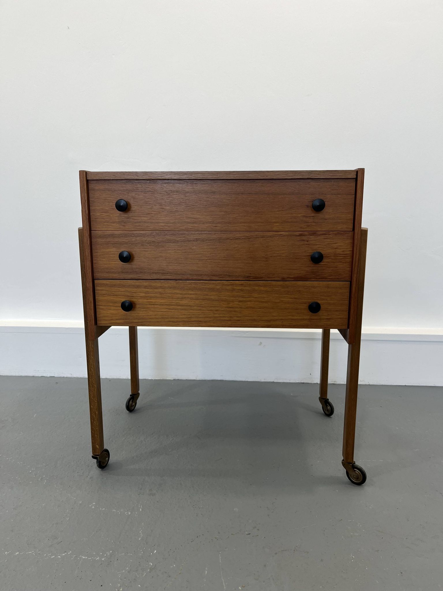 Travailleuse en bois collection de cornes années 1960 scandinaves