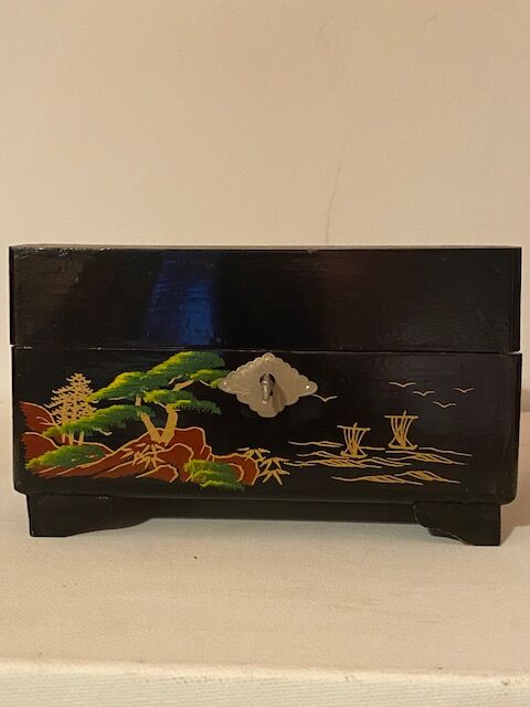 Japanese Jewelry Box in Brown Lacquer Wood and Painting "Mount Fuji"