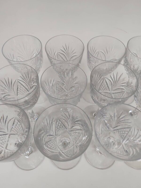 12 grands verres en cristal de Saint Louis, années 30.