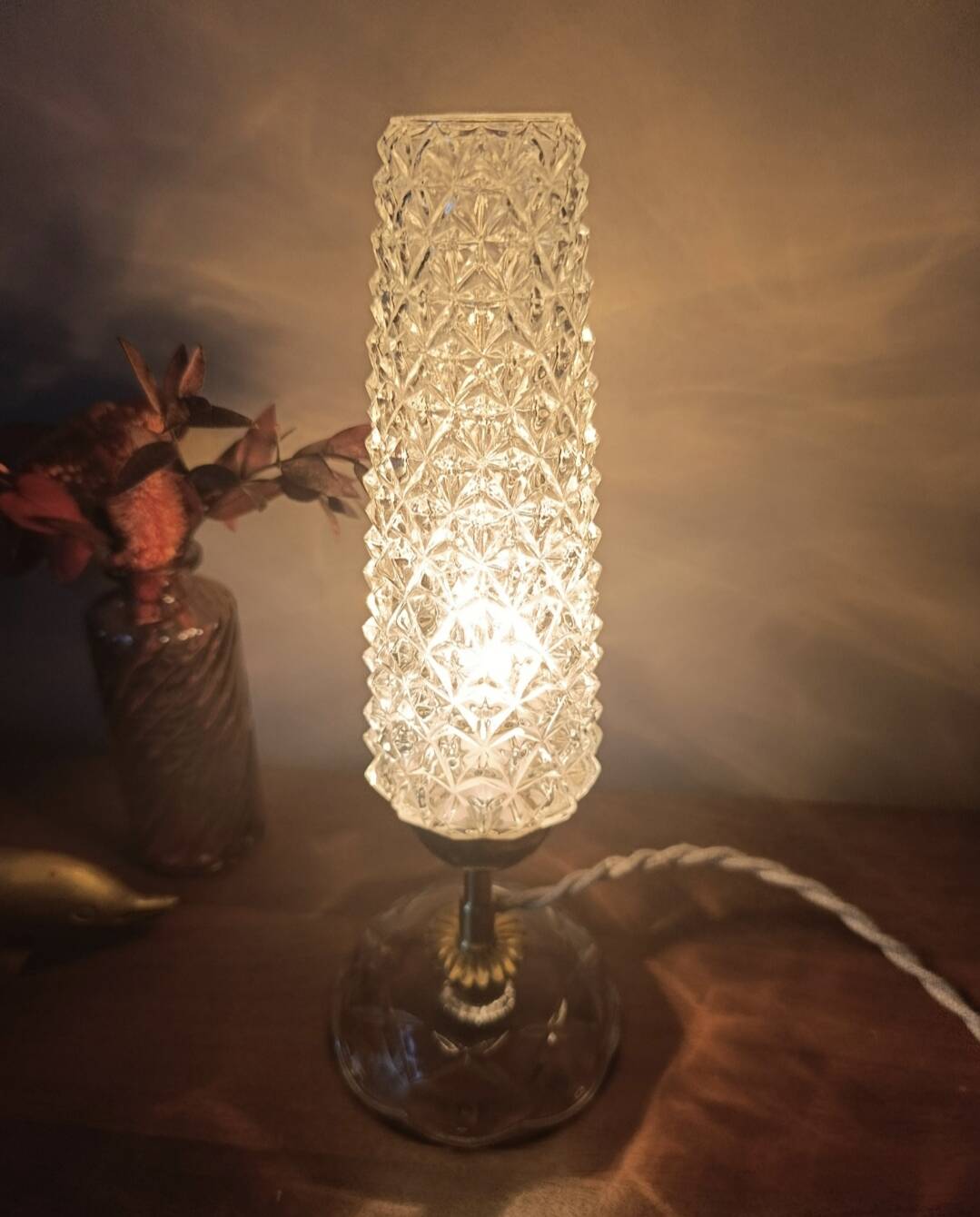 Retro chic bedside lamp with a diamond tip.