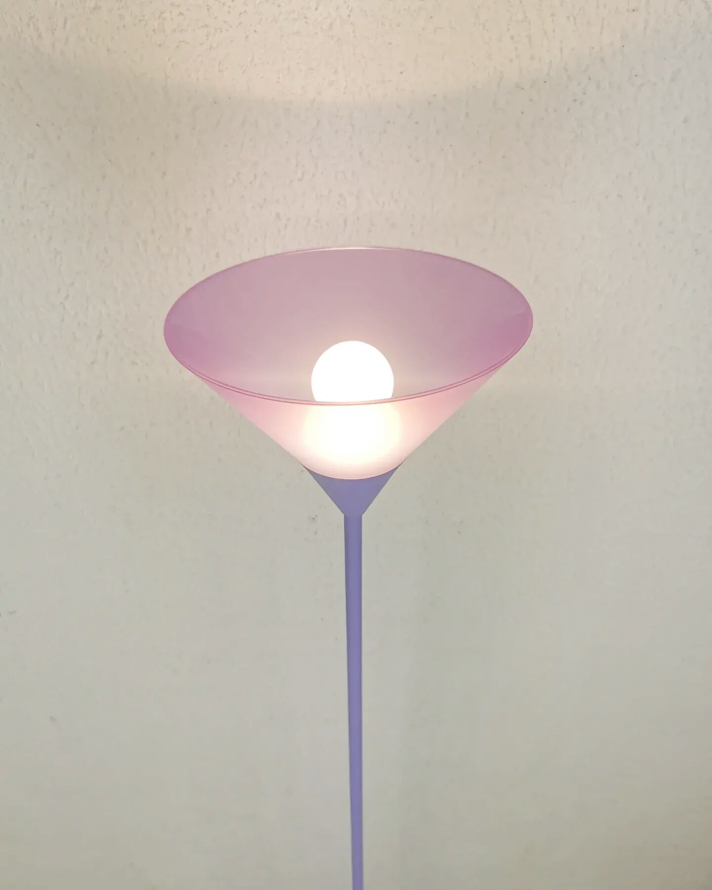 Upcycled floor lamp lilac 80's style Memphis