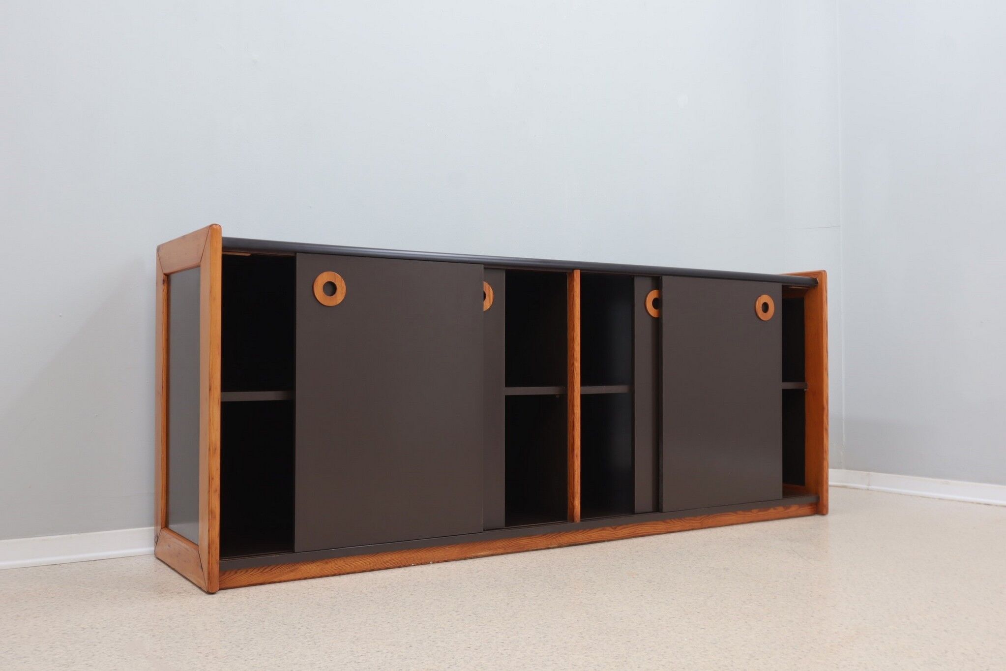 Enfilade en bois des années 1970