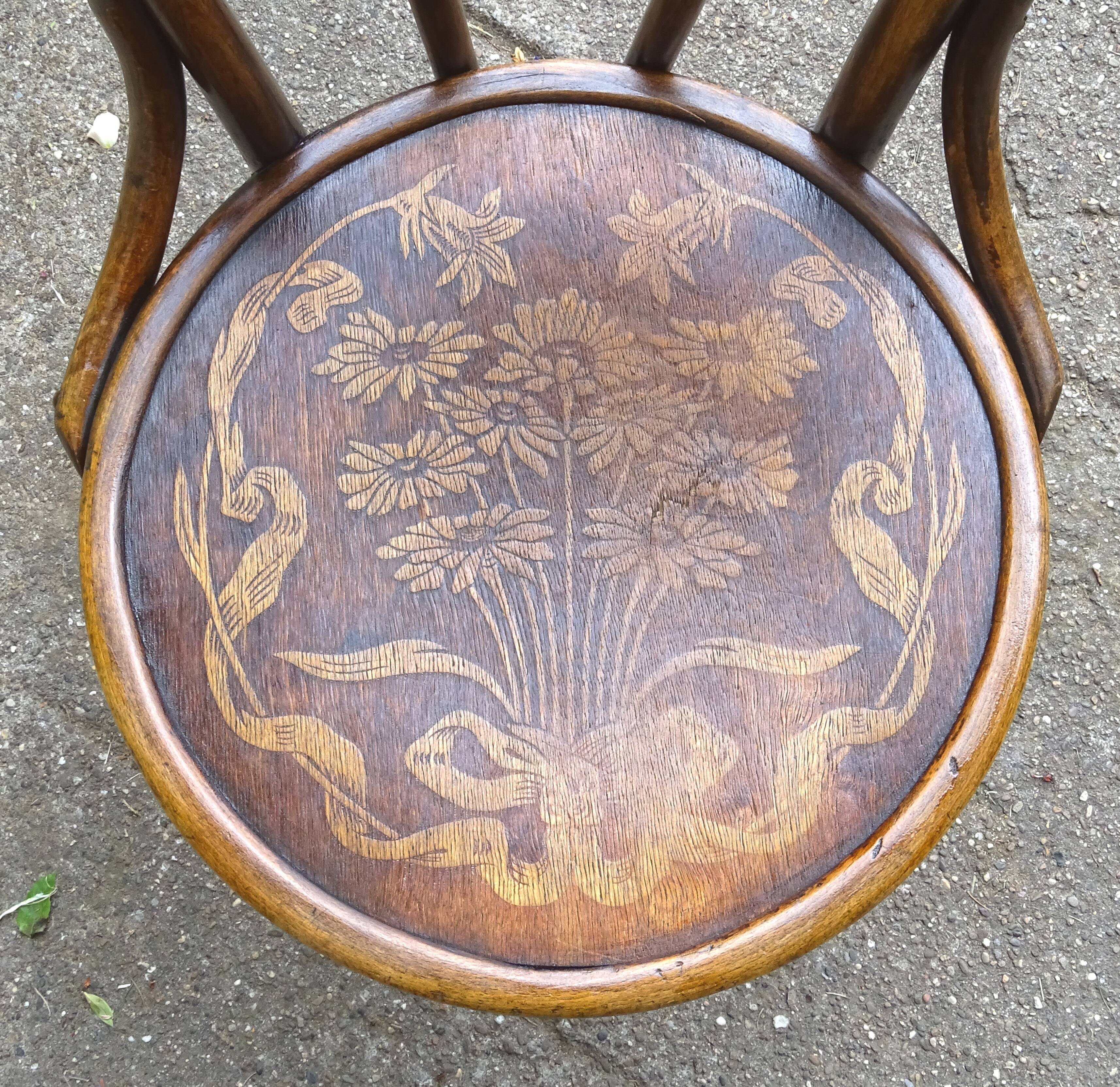 2 bistro chairs sitting wood flowers type 18 Wood- curved