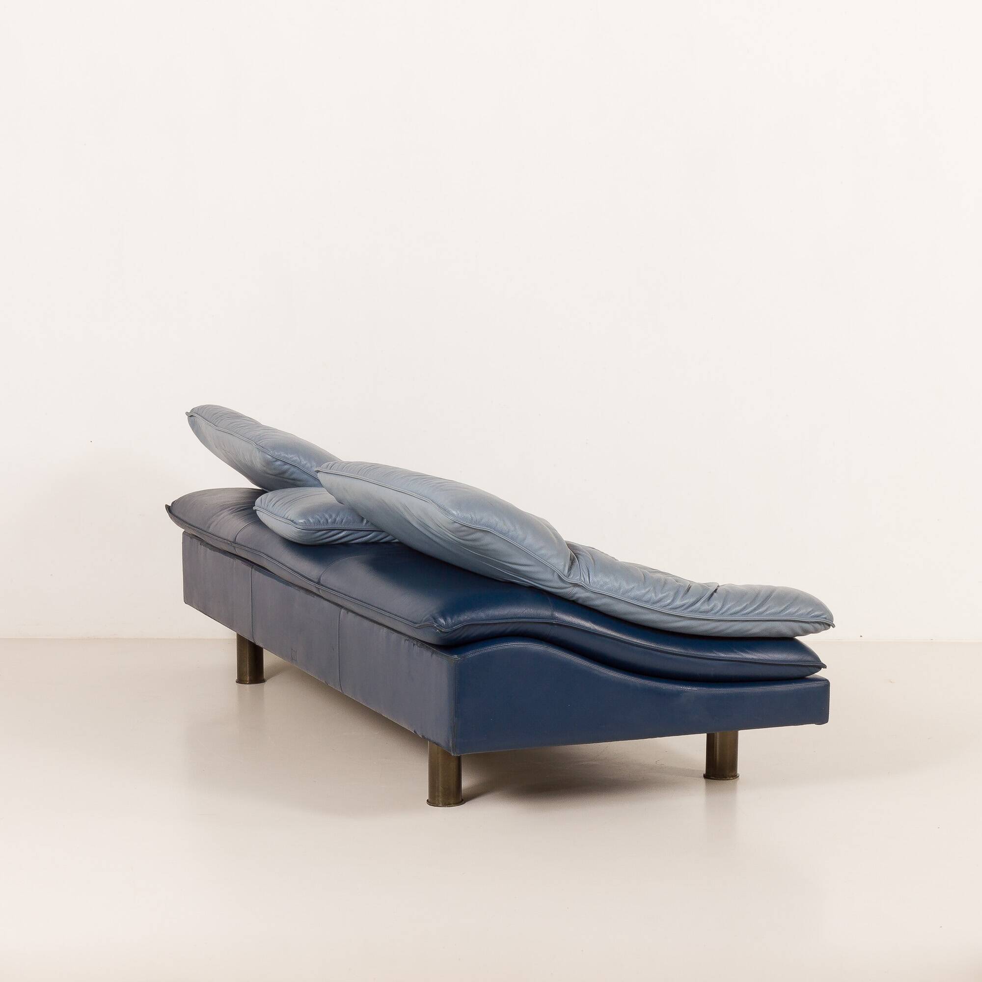 Vintage Poltrona Frau Space Age leather sofa, Italy 1980s