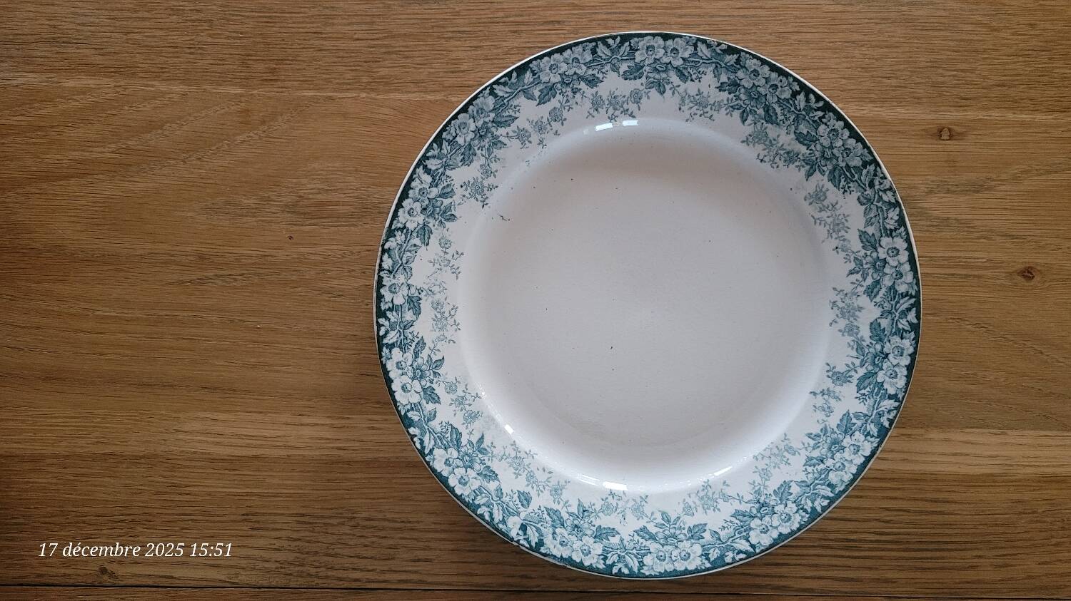 6 antique flat plates from Sté Céramique Maestricht