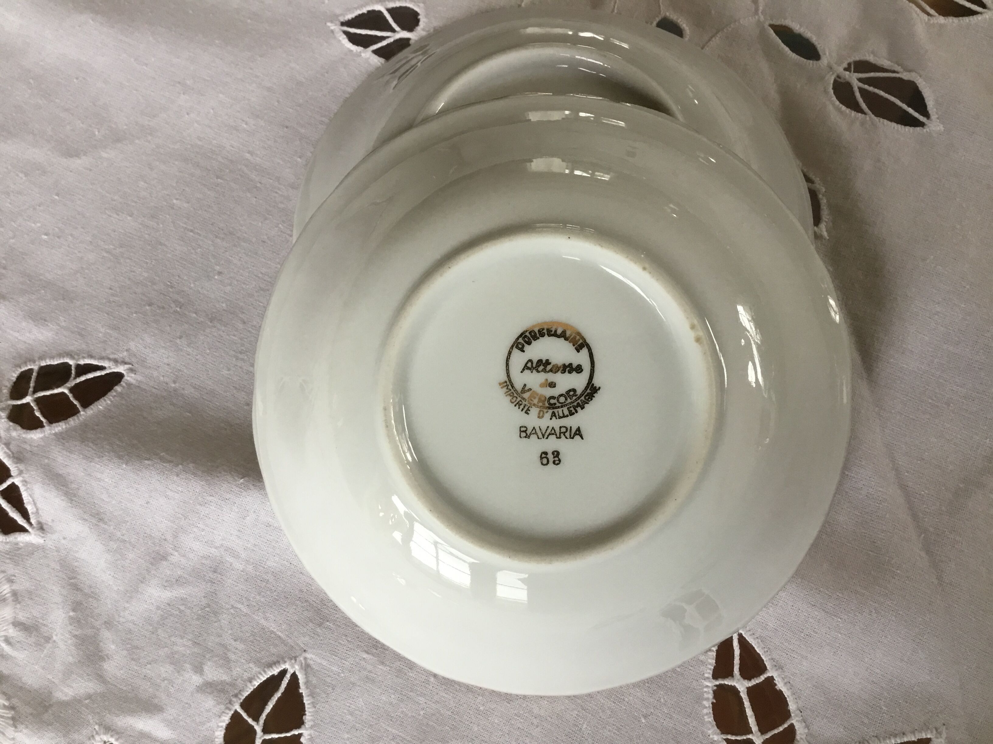 Lot de 8 coupelles porcelaine, décors fleurs et dorés