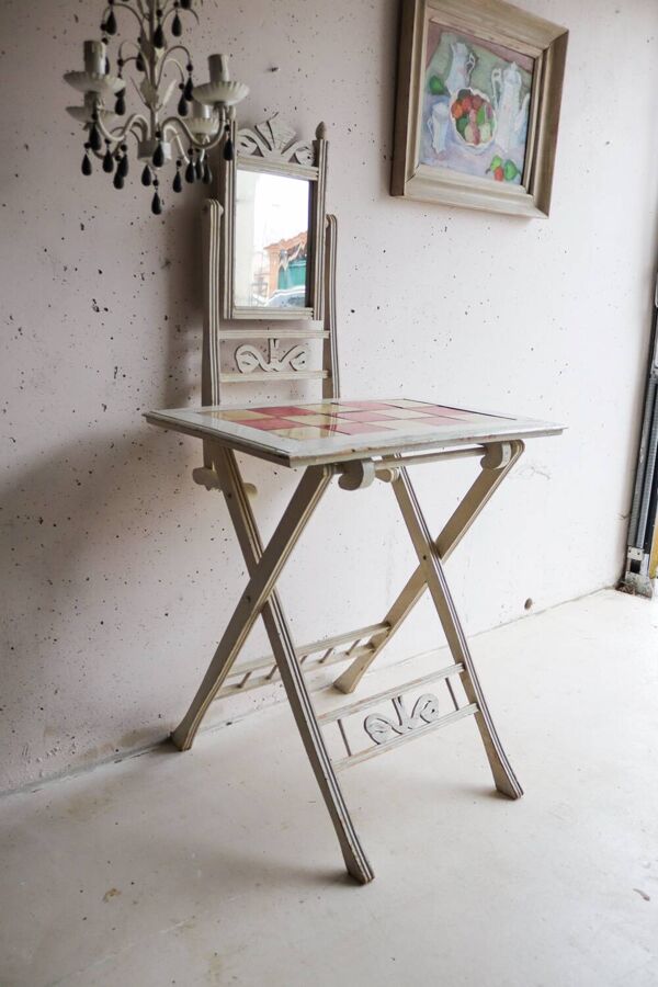 Petite coiffeuse pliante ancienne en bois, carreaux et miroir au mercu