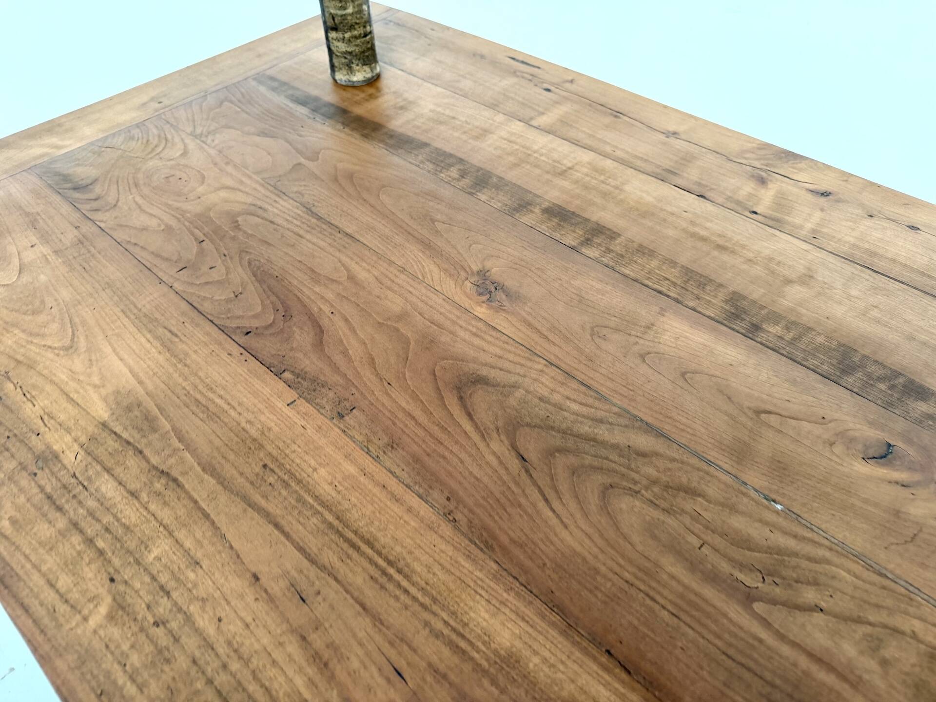 Grande table de ferme en merisier massif des années 1900