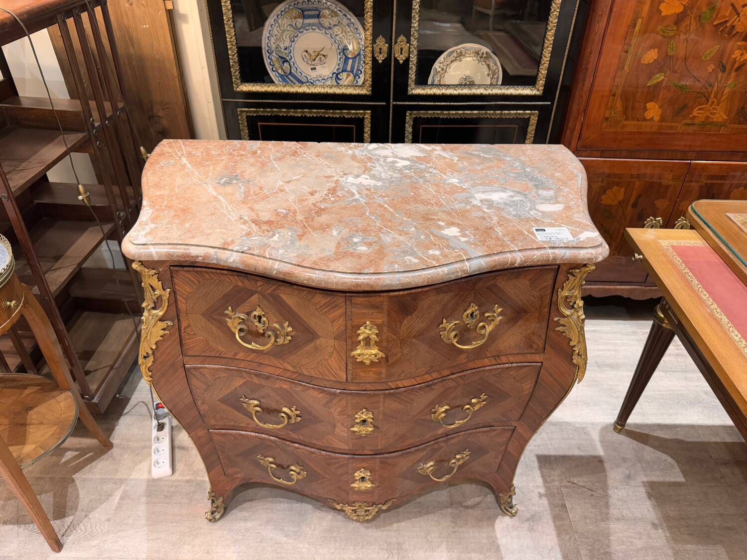 Commode estampillée J Dubois