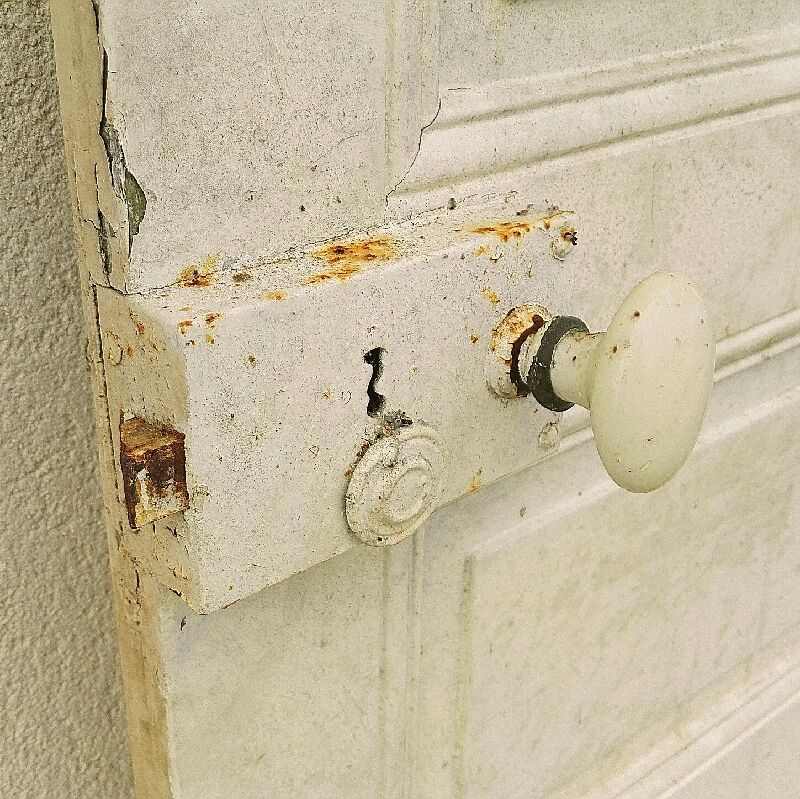 Old interior door wood painted vintage porcelain handle N°2