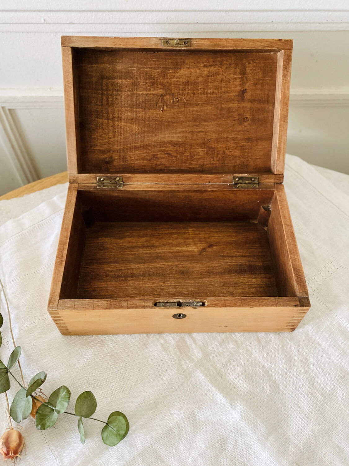 Small wooden storage chest box with keyless lid