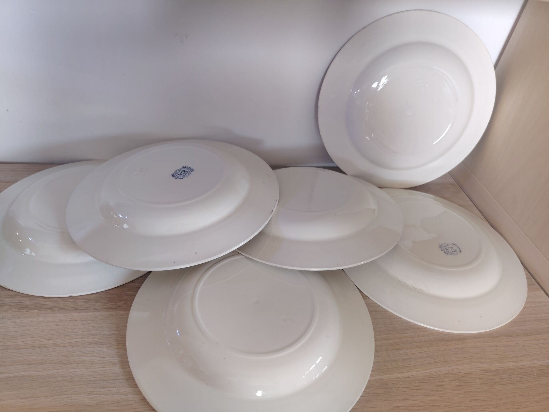 Deep plates ironstone Saussure